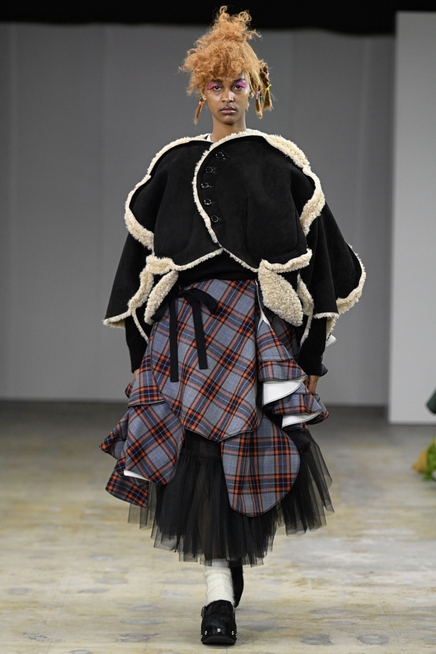 black wool long-sleeve collared relaxed layered coat