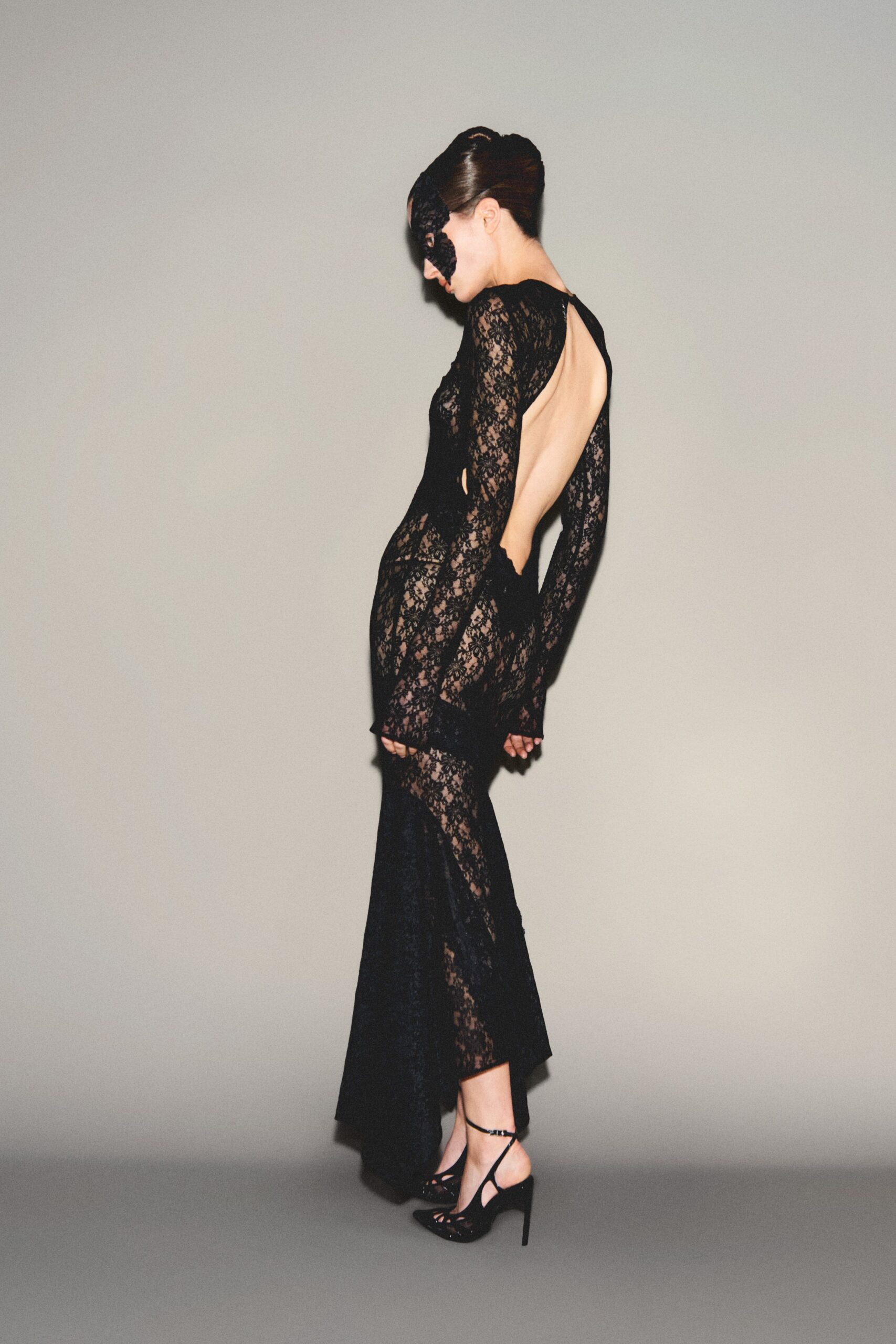 black lace long-sleeve backless fitted pleated sheer gown