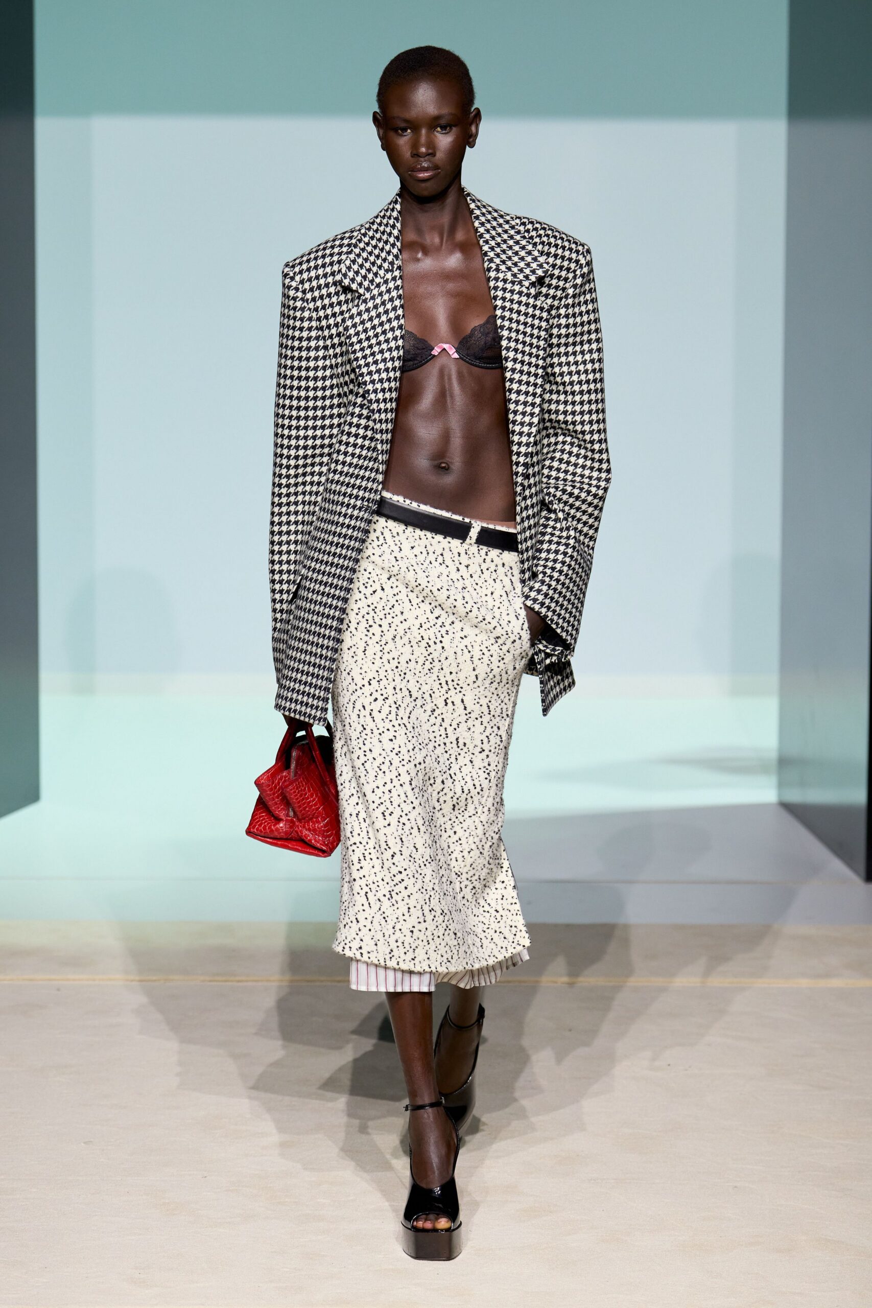 white fitted printed skirt