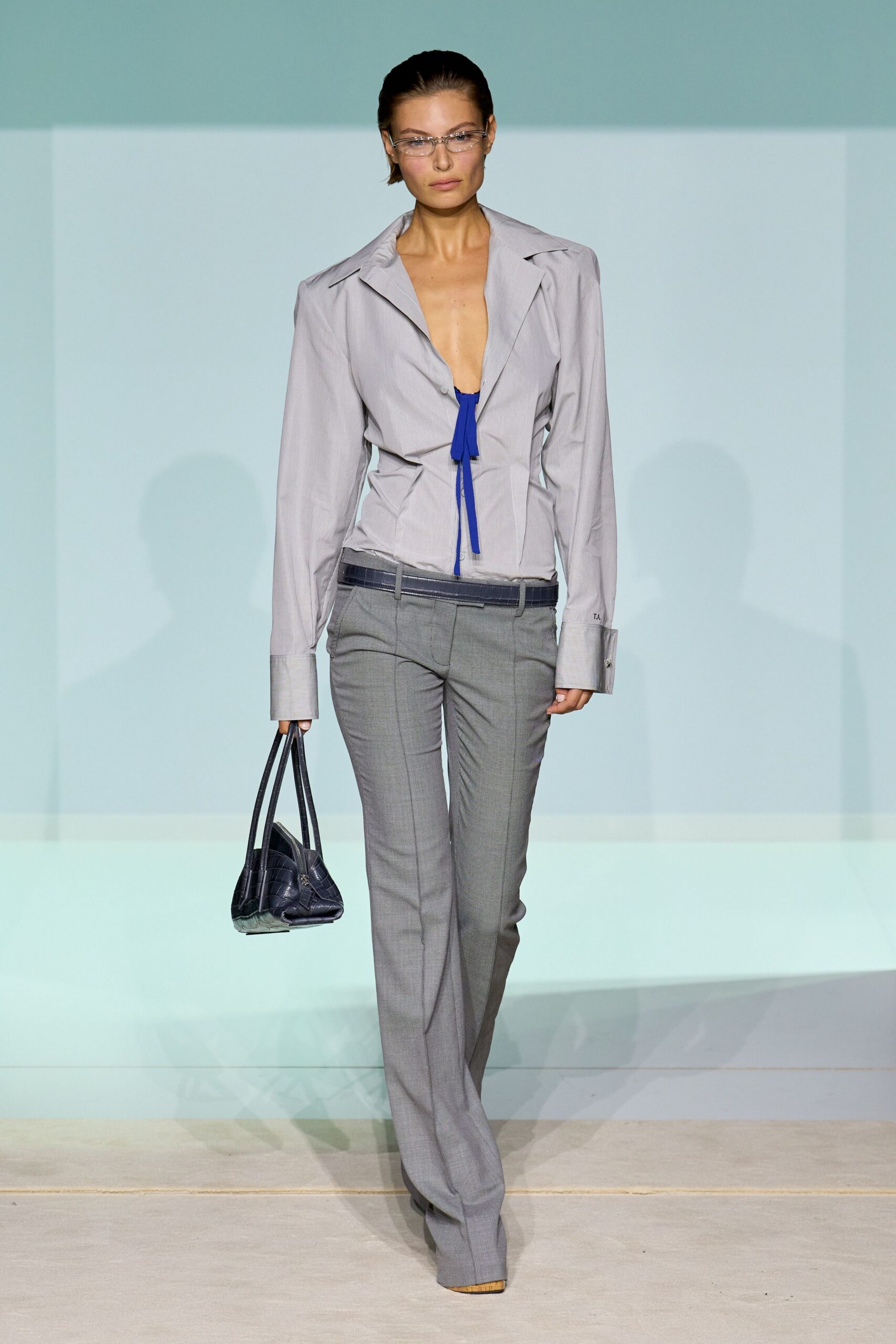 gray cotton long-sleeve v-neck fitted buttoned shirt