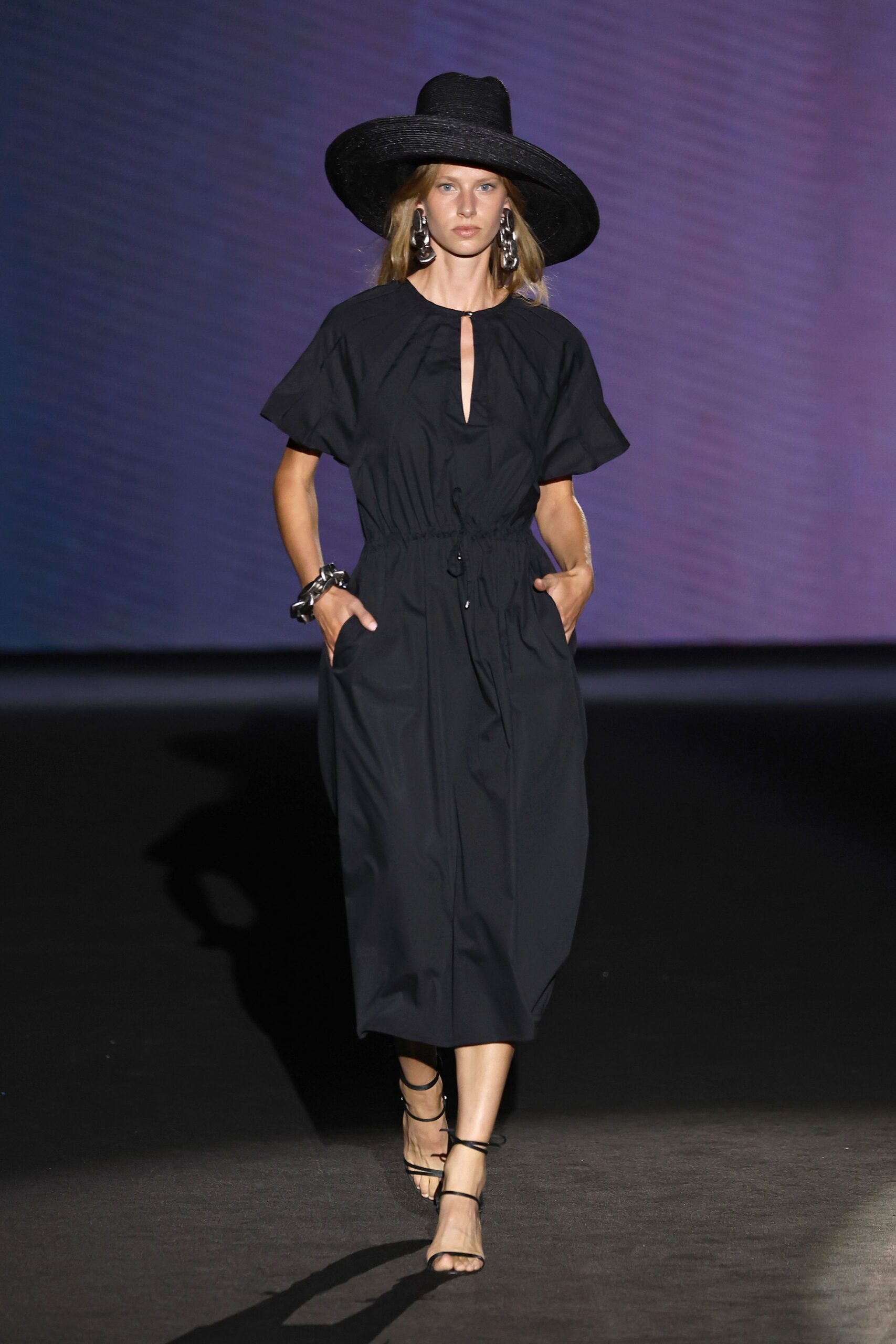 black cotton short-sleeve v-neck relaxed pockets belted dress