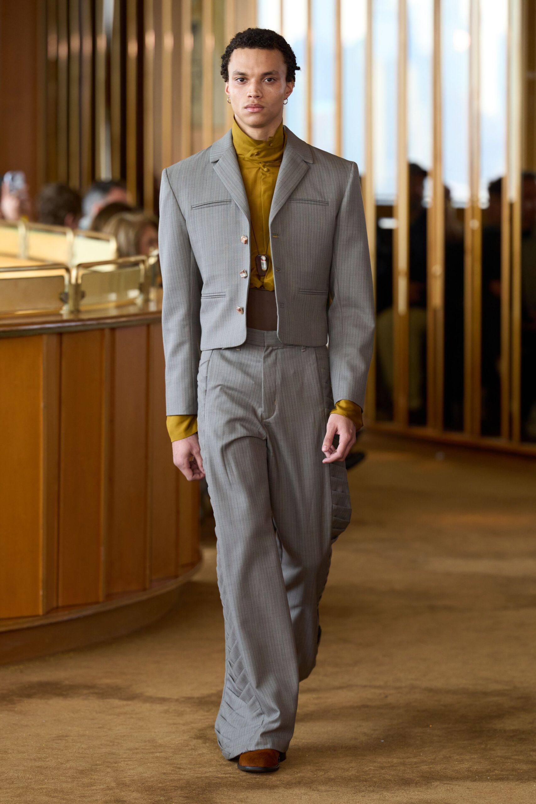 gray cotton long-sleeve collared tailored buttoned pleated suit