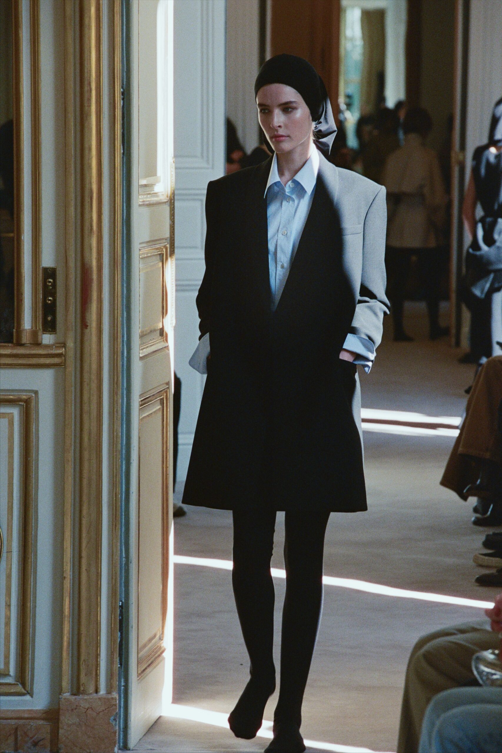 black wool long-sleeve collared oversized structured blazer