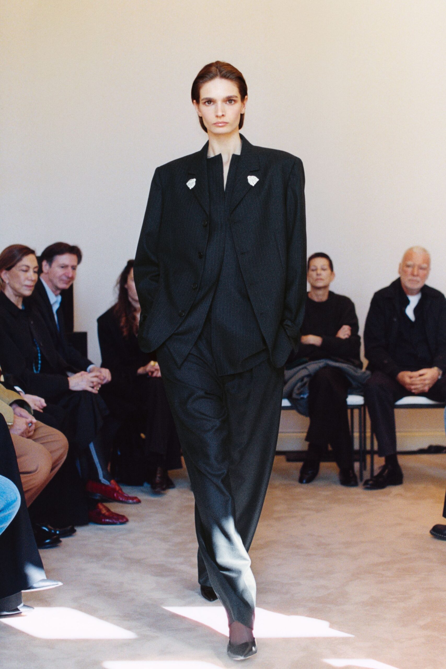 black wool long-sleeve collared tailored buttoned suit