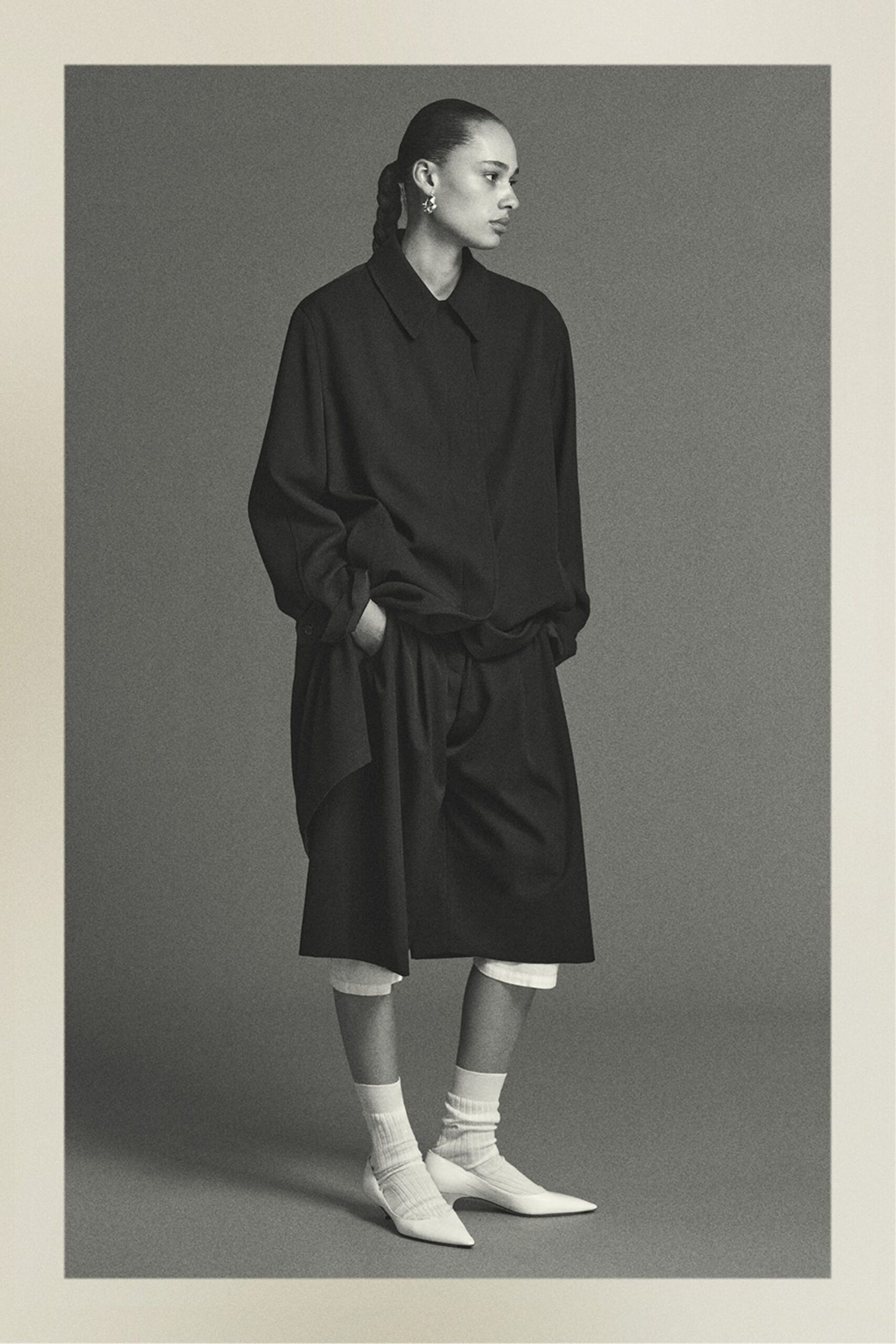 black cotton long-sleeve collared relaxed shirt