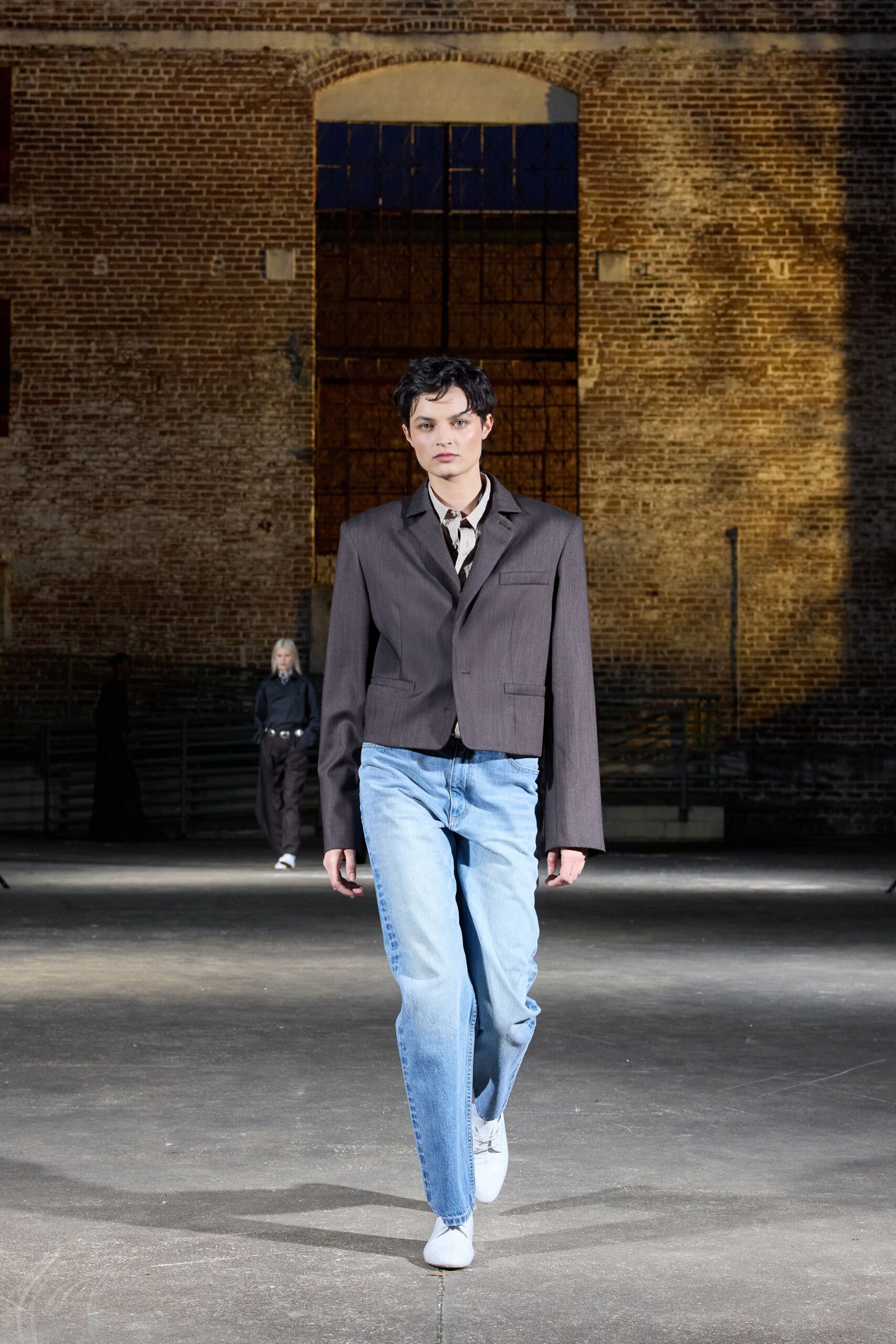 brown cotton long-sleeve collared structured buttoned jacket