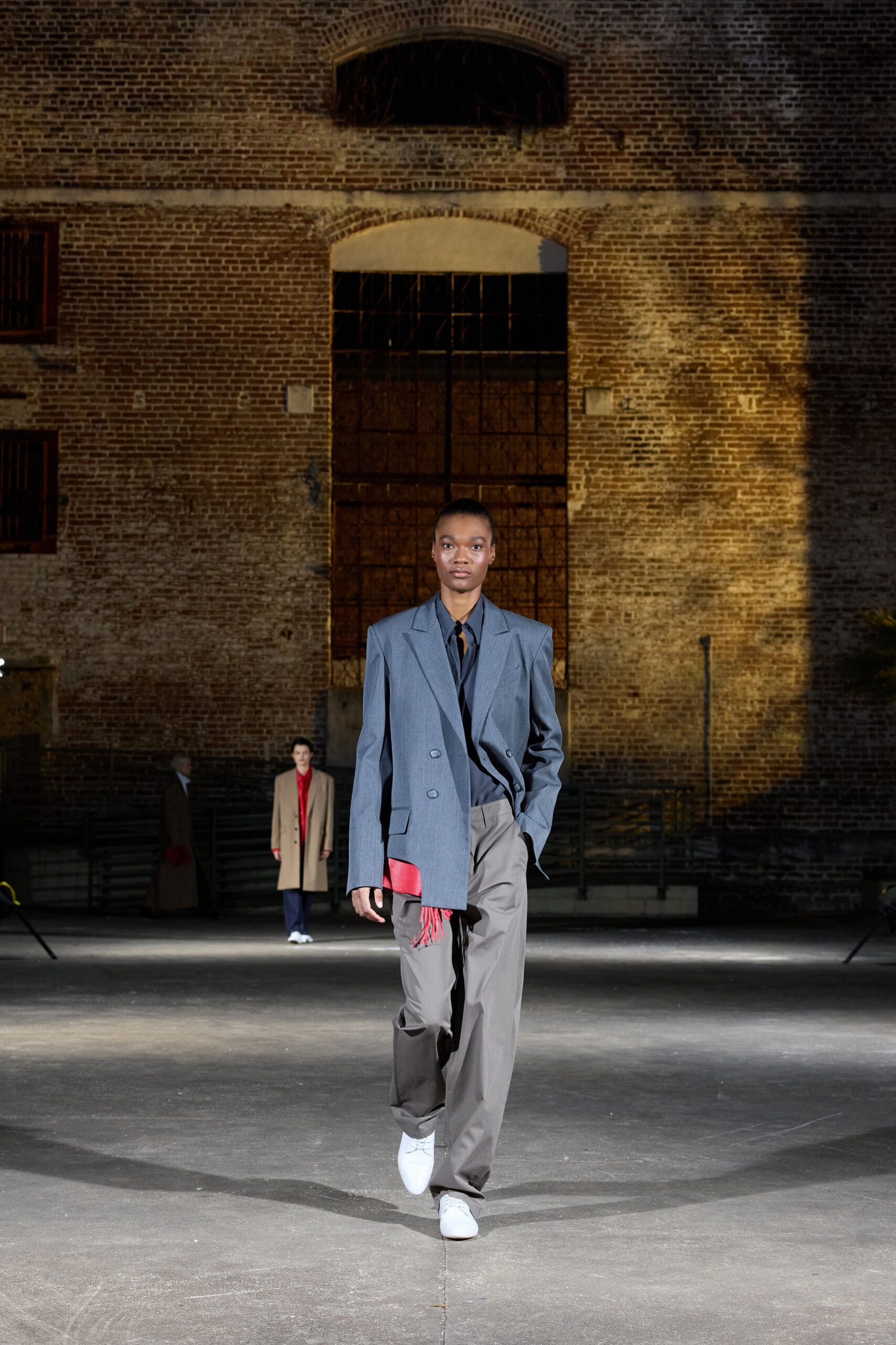 gray cotton long-sleeve collared tailored buttoned blazer