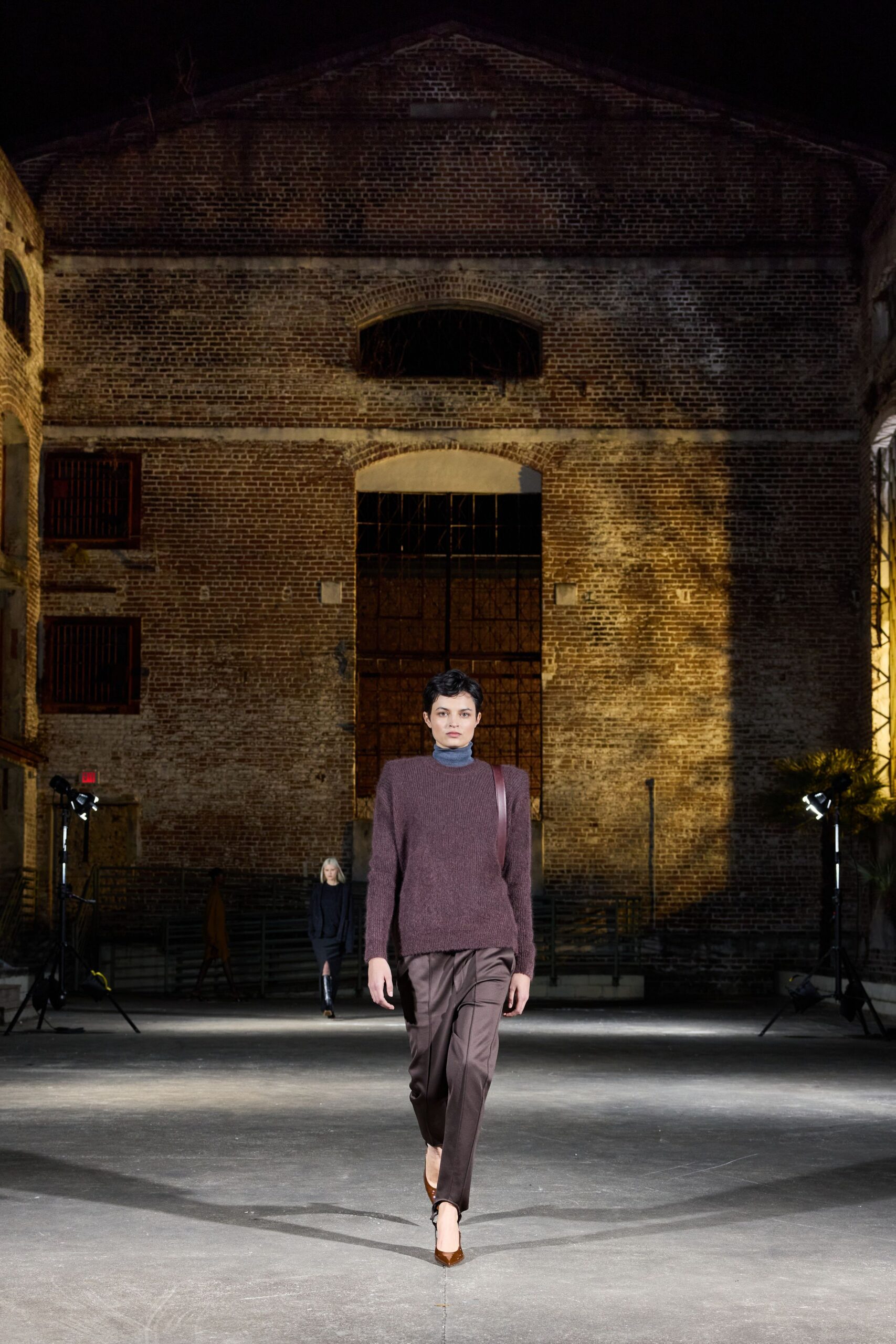 brown wool long-sleeve collared fitted sweater