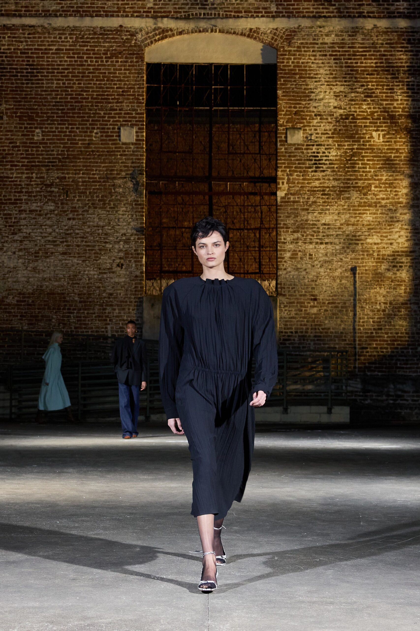 black pleated midi dress with shoes