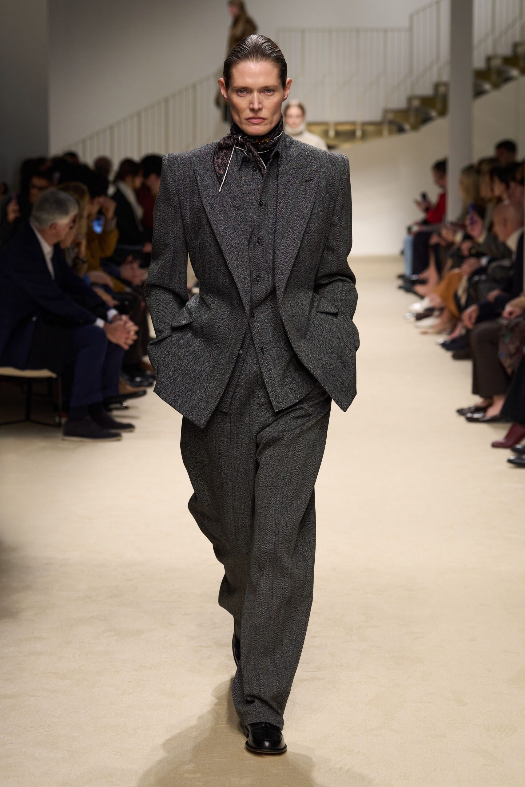 gray wool long-sleeve collared tailored buttoned pleated suit