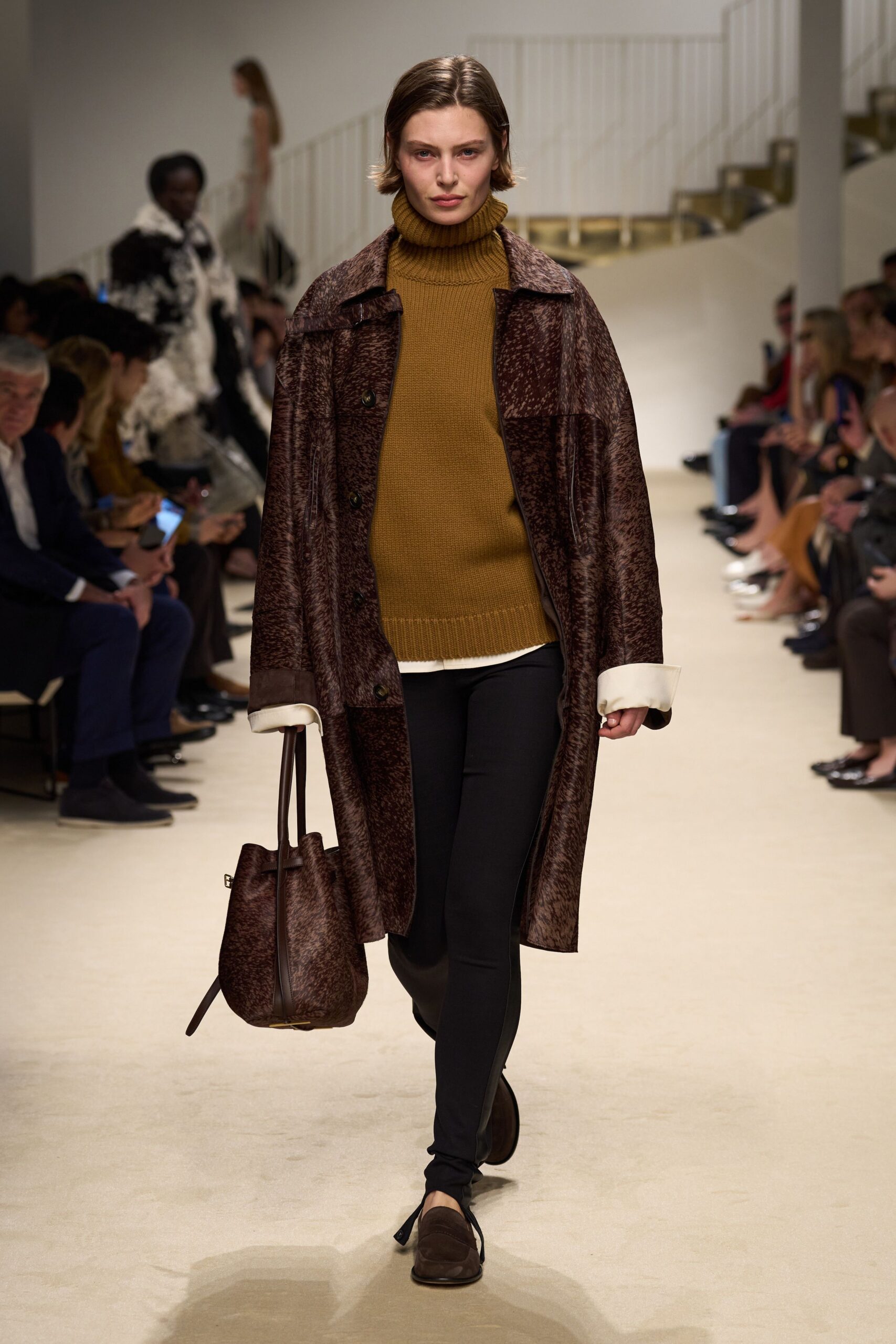 brown fur long-sleeve collared relaxed buttoned coat