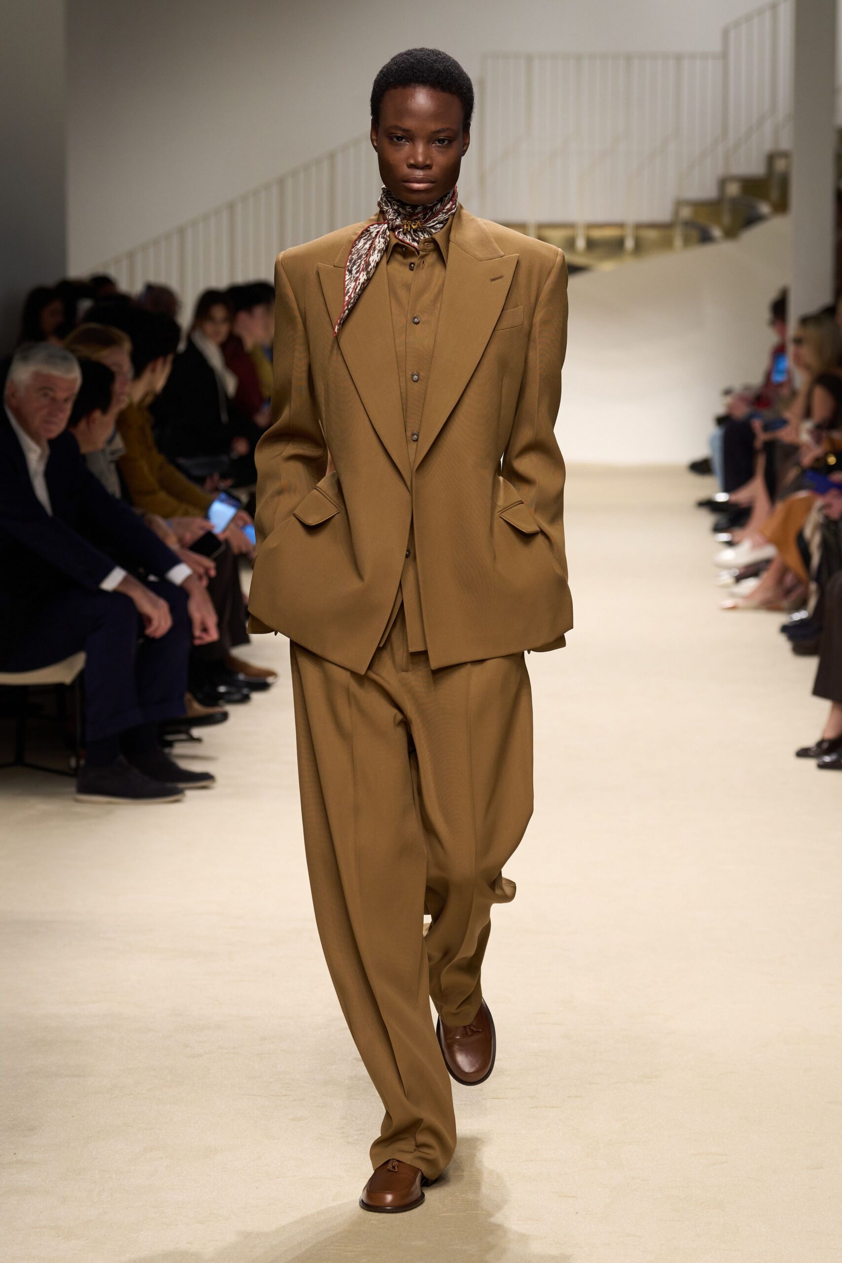 brown wool long-sleeve collared tailored buttoned pleated suit