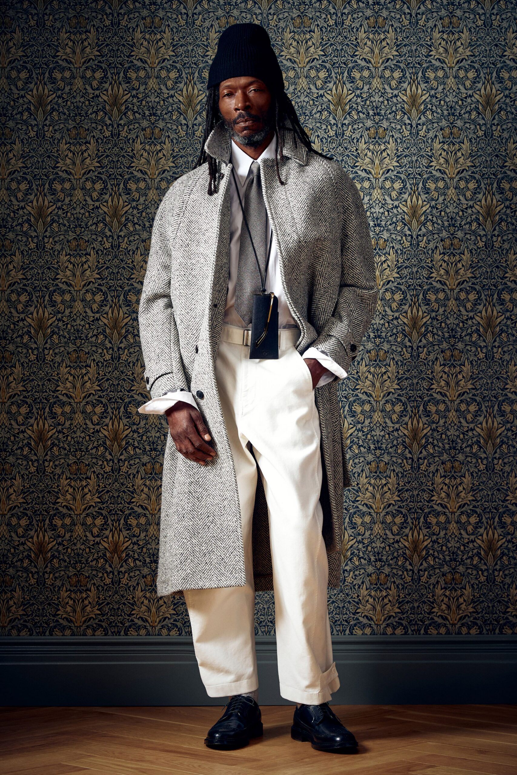 gray wool long-sleeve collared relaxed buttoned coat