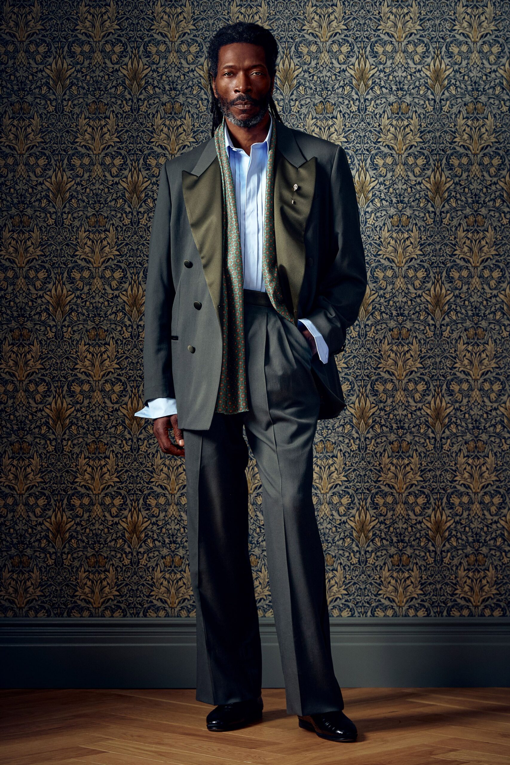 gray wool long-sleeve collared tailored buttoned suit