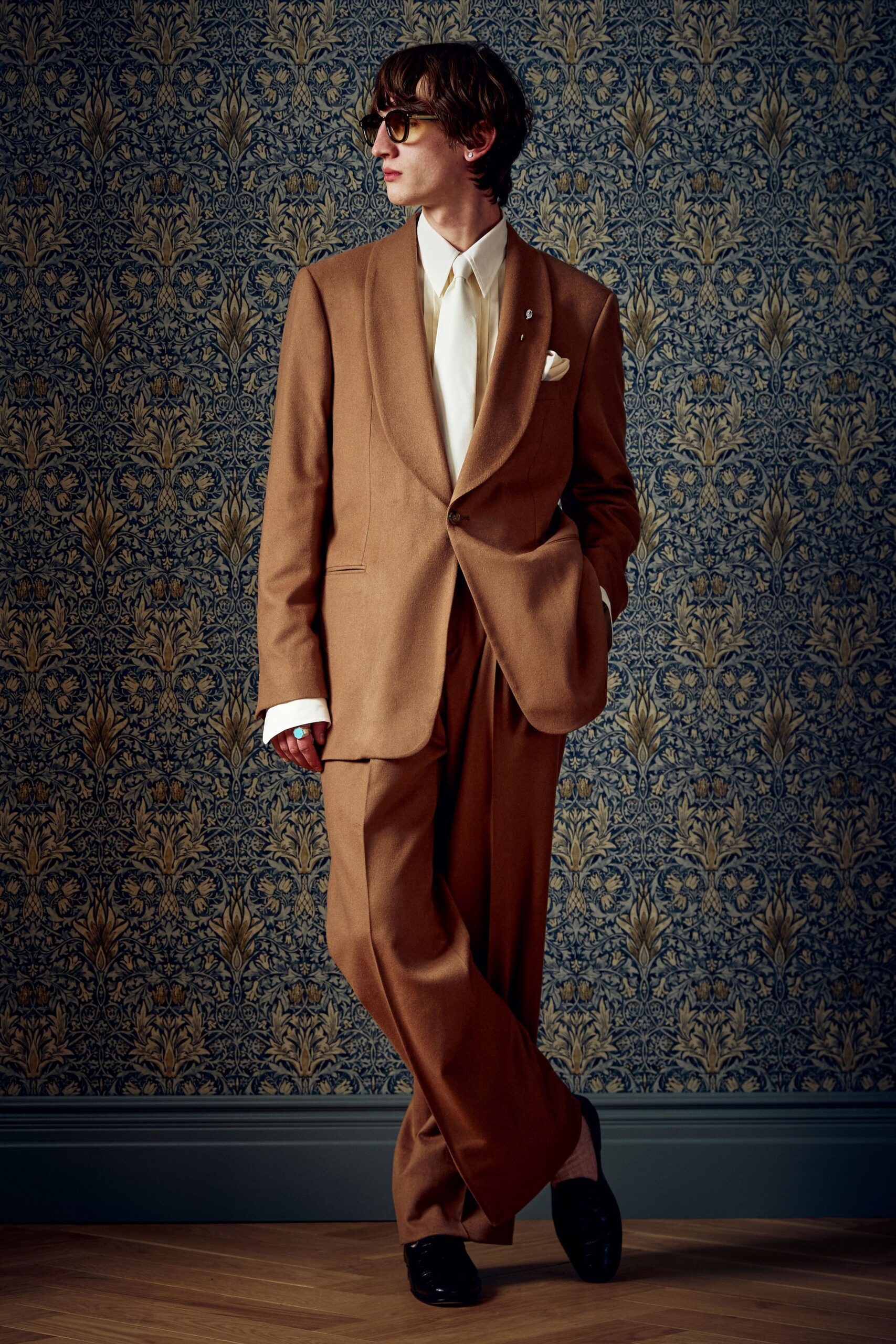 brown wool long-sleeve collared tailored buttoned suit