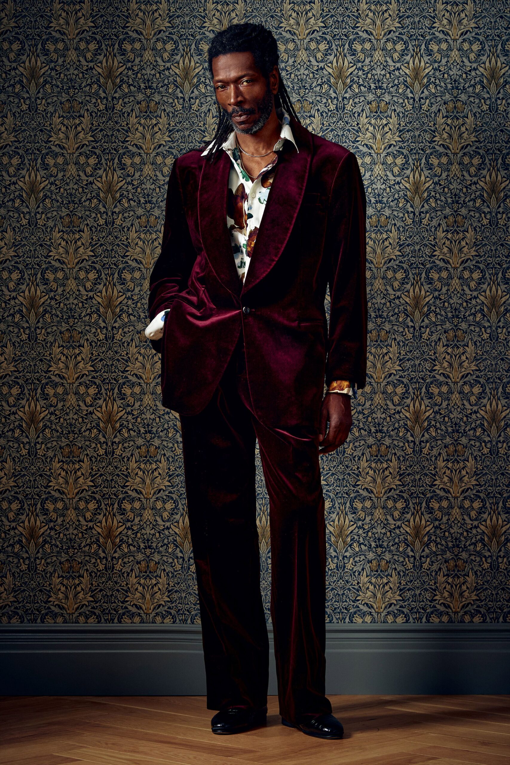 maroon velvet long-sleeve collared tailored suit