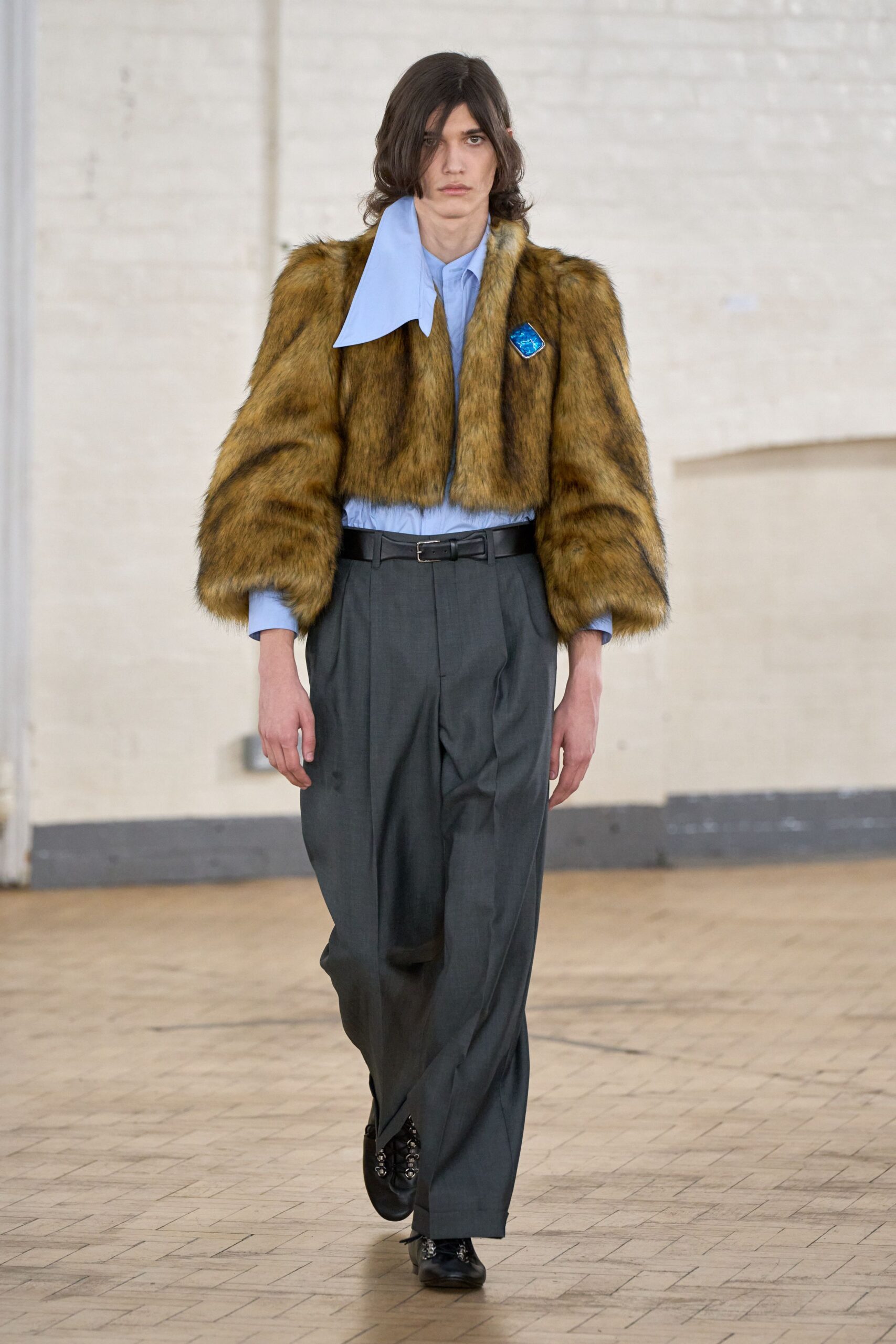 brown fur long-sleeve collared fitted jacket
