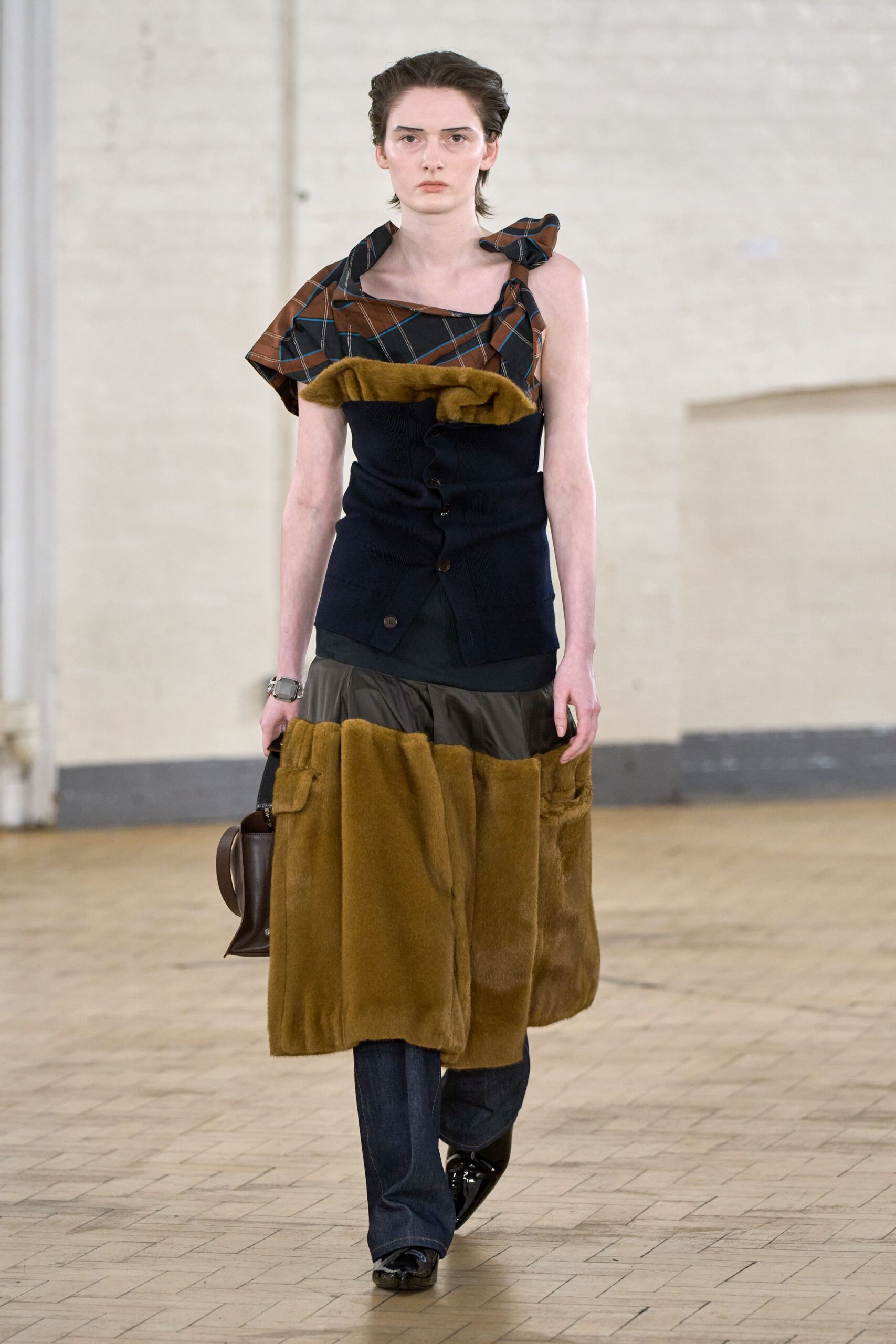black wool sleeveless collared fitted layered top