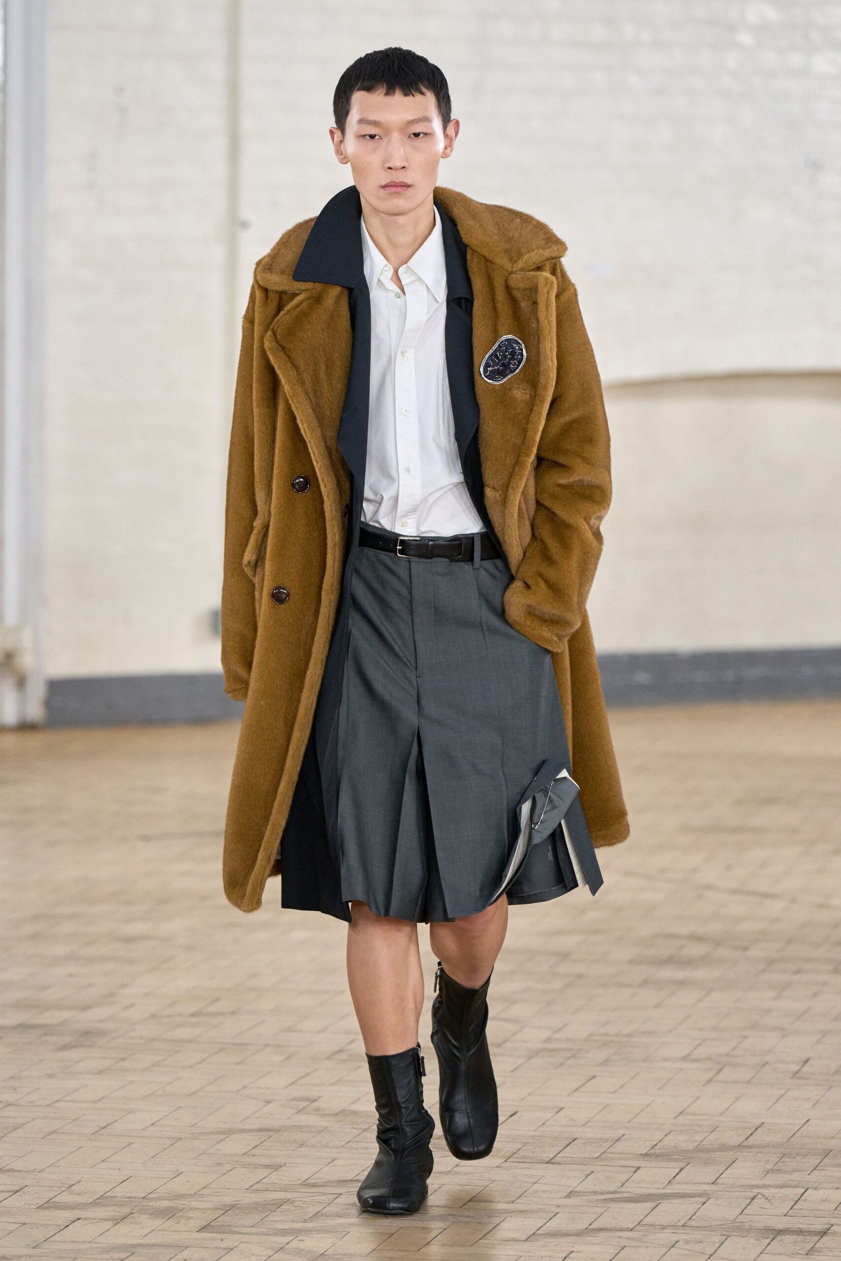 gray cotton fitted pleated skirt