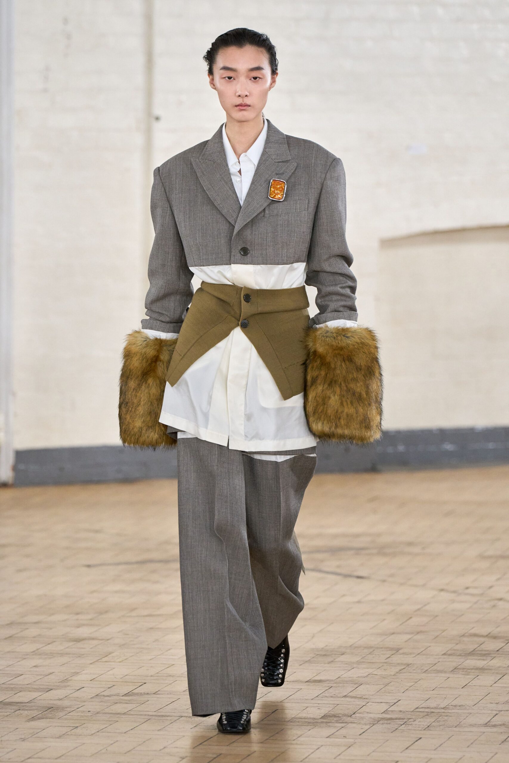 gray wool long-sleeve collared structured buttoned blazer