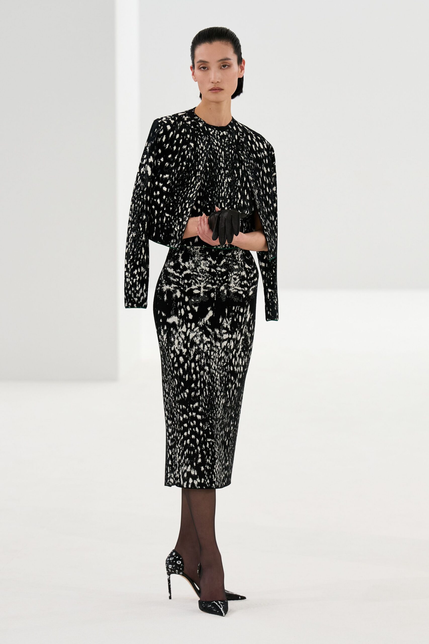 black silk long-sleeve collared fitted printed blazer