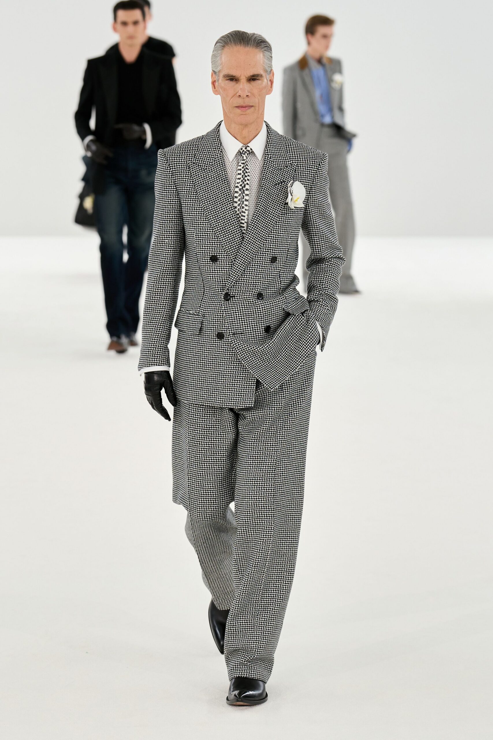 gray wool long-sleeve collared tailored checked suit