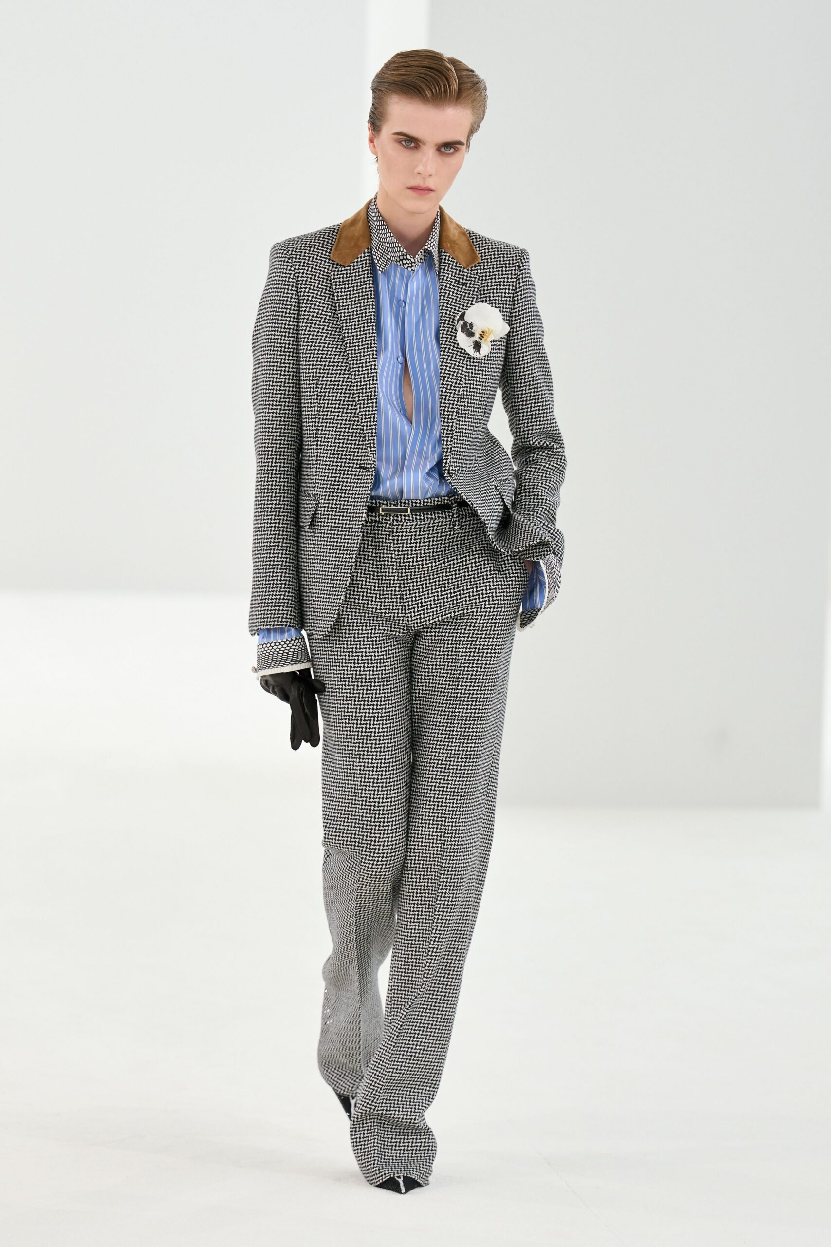 gray wool long-sleeve collared tailored checked buttoned suit