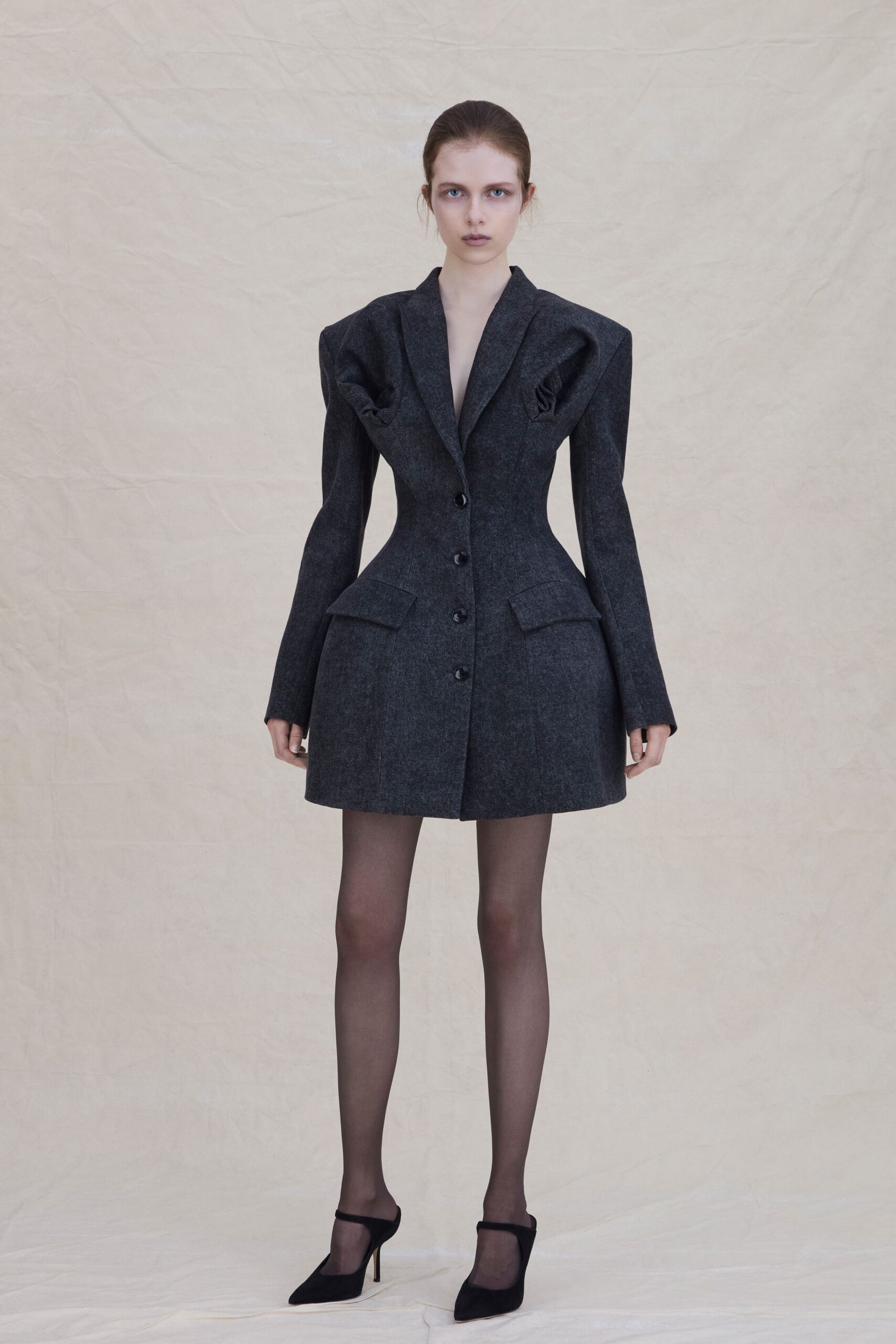 black wool long-sleeve v-neck tailored buttoned pleated blazer