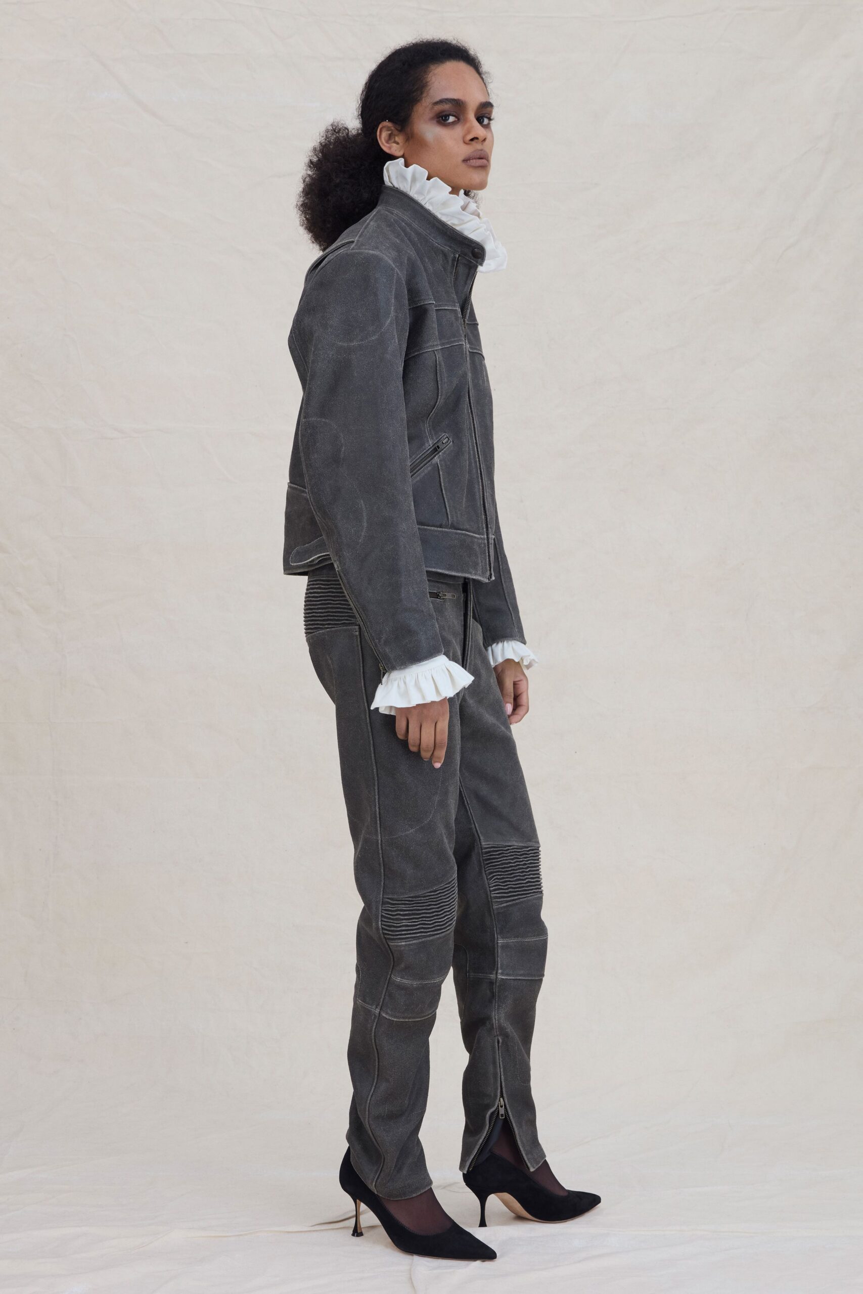 gray denim long-sleeve collared fitted zippered jacket