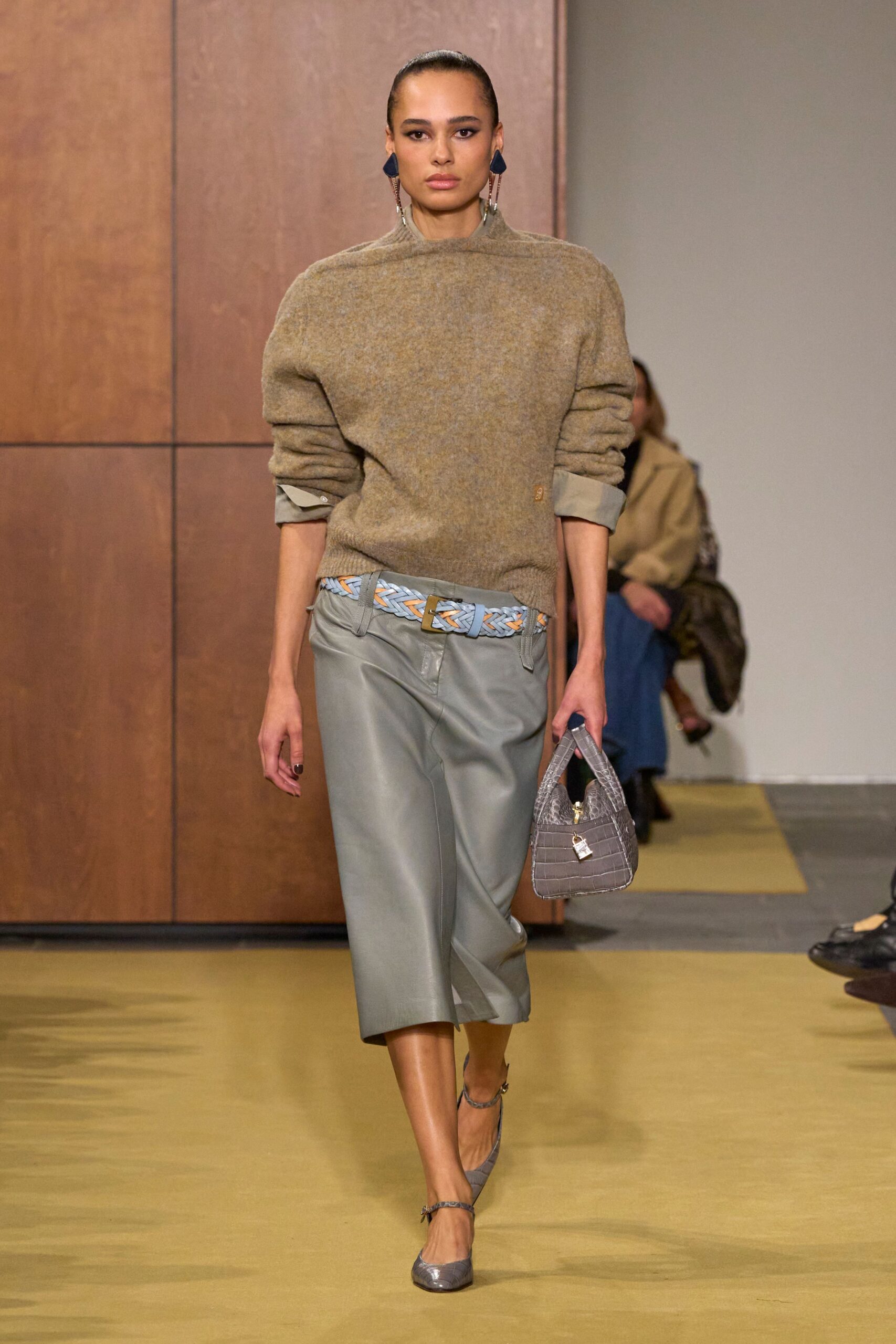 gray cotton fitted wide-leg cropped pants