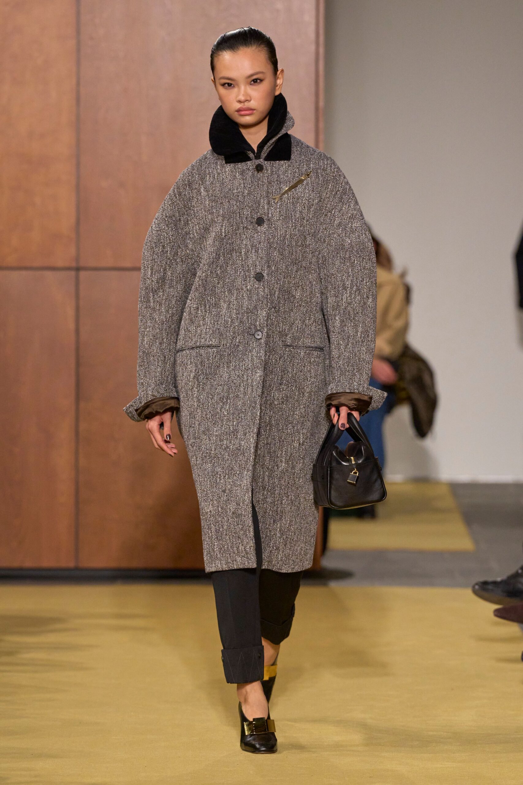 gray wool long-sleeve collared oversized buttoned coat