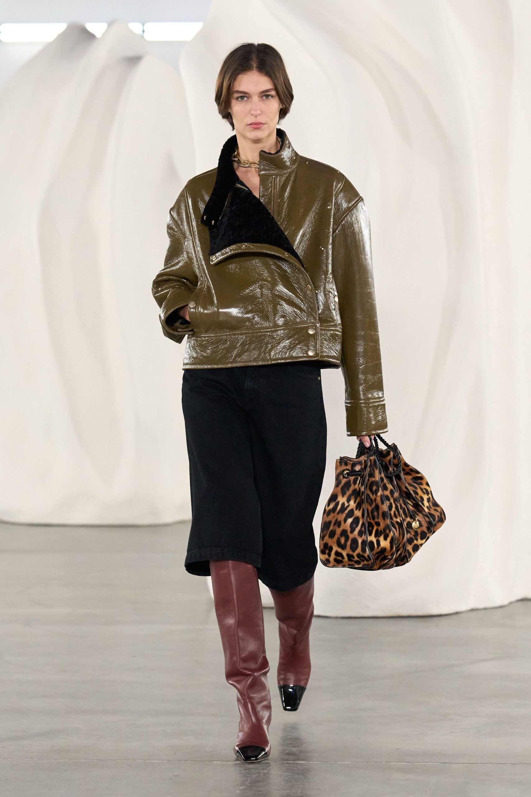 green leather long-sleeve collared oversized zippered shiny jacket