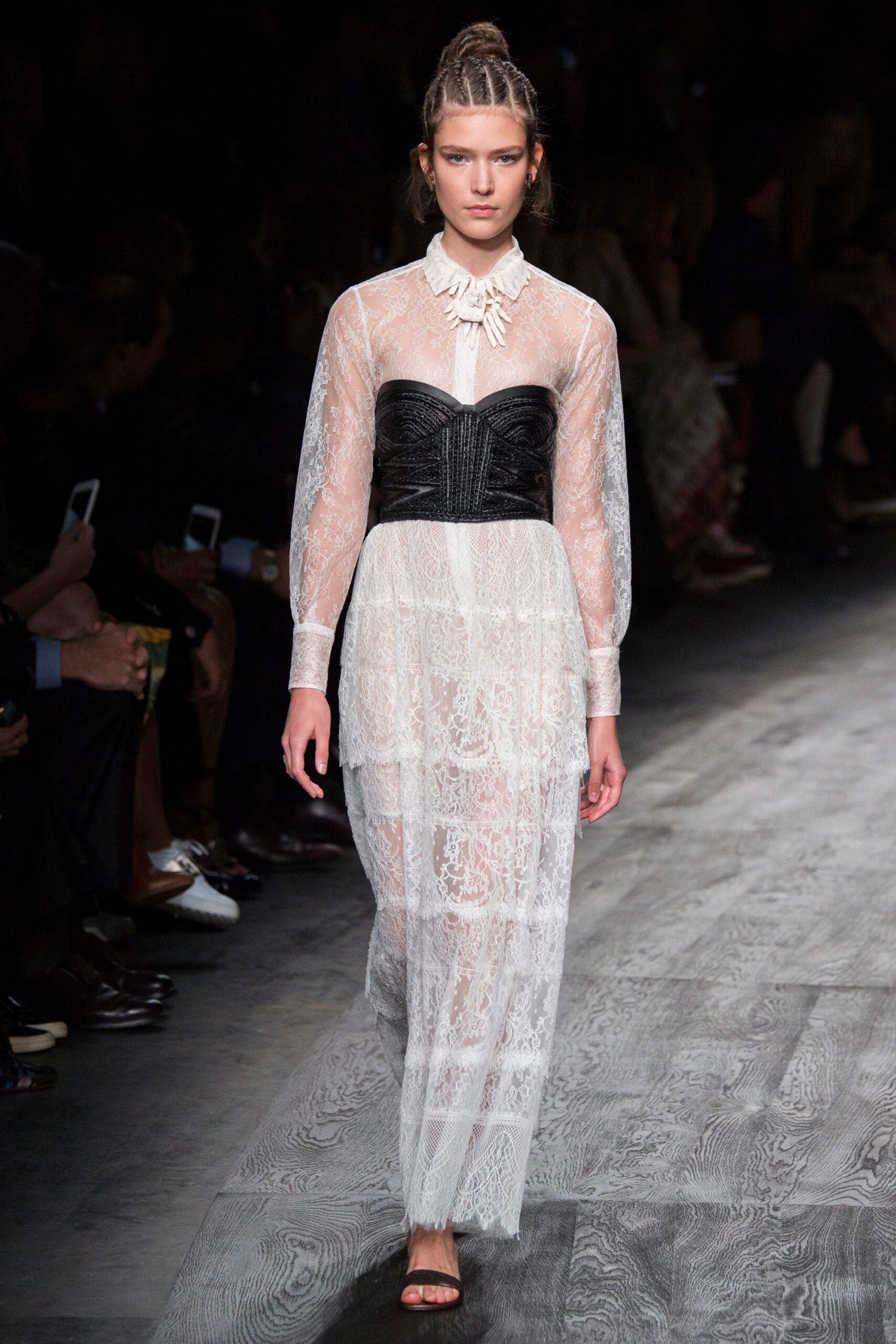 Valentino Spring 2016 Ready-to-Wear Look 77