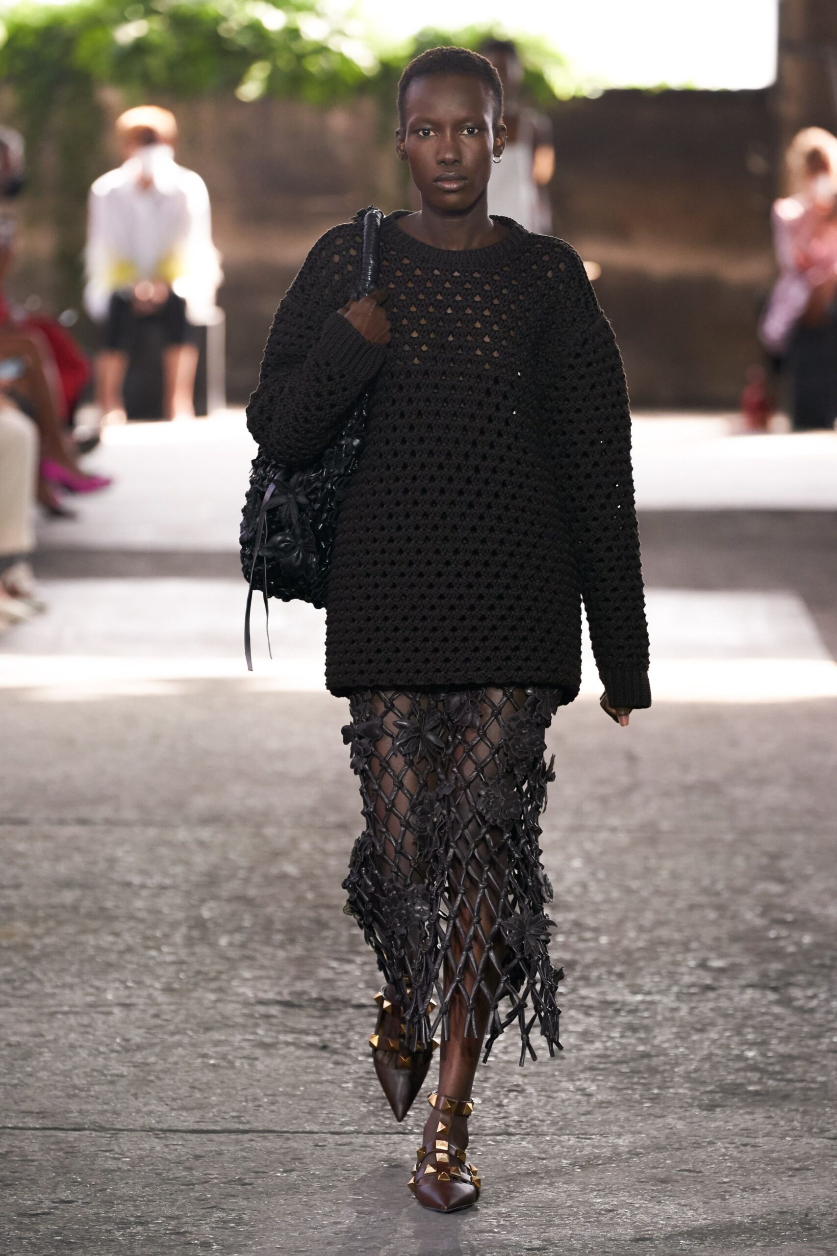 black cotton long-sleeve collared oversized sweater