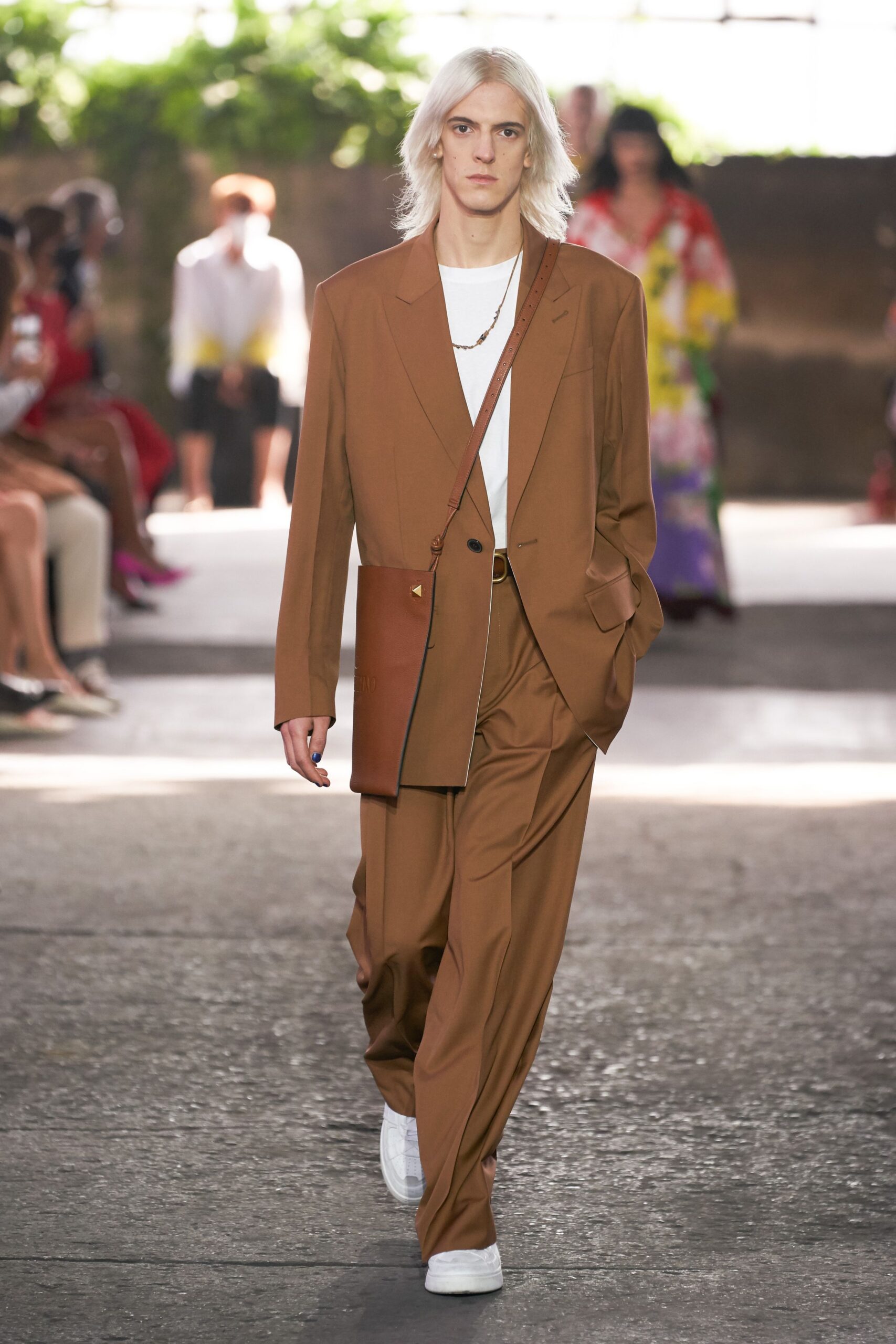 brown long-sleeve collared tailored suit