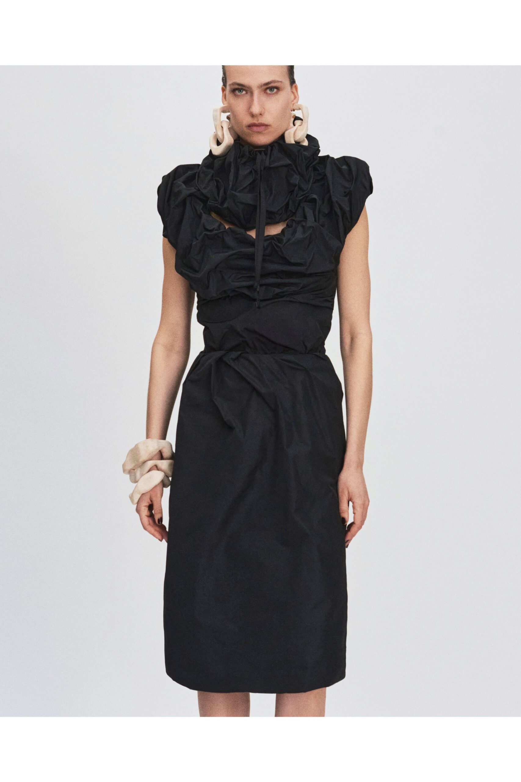 black fitted sleeveless dress