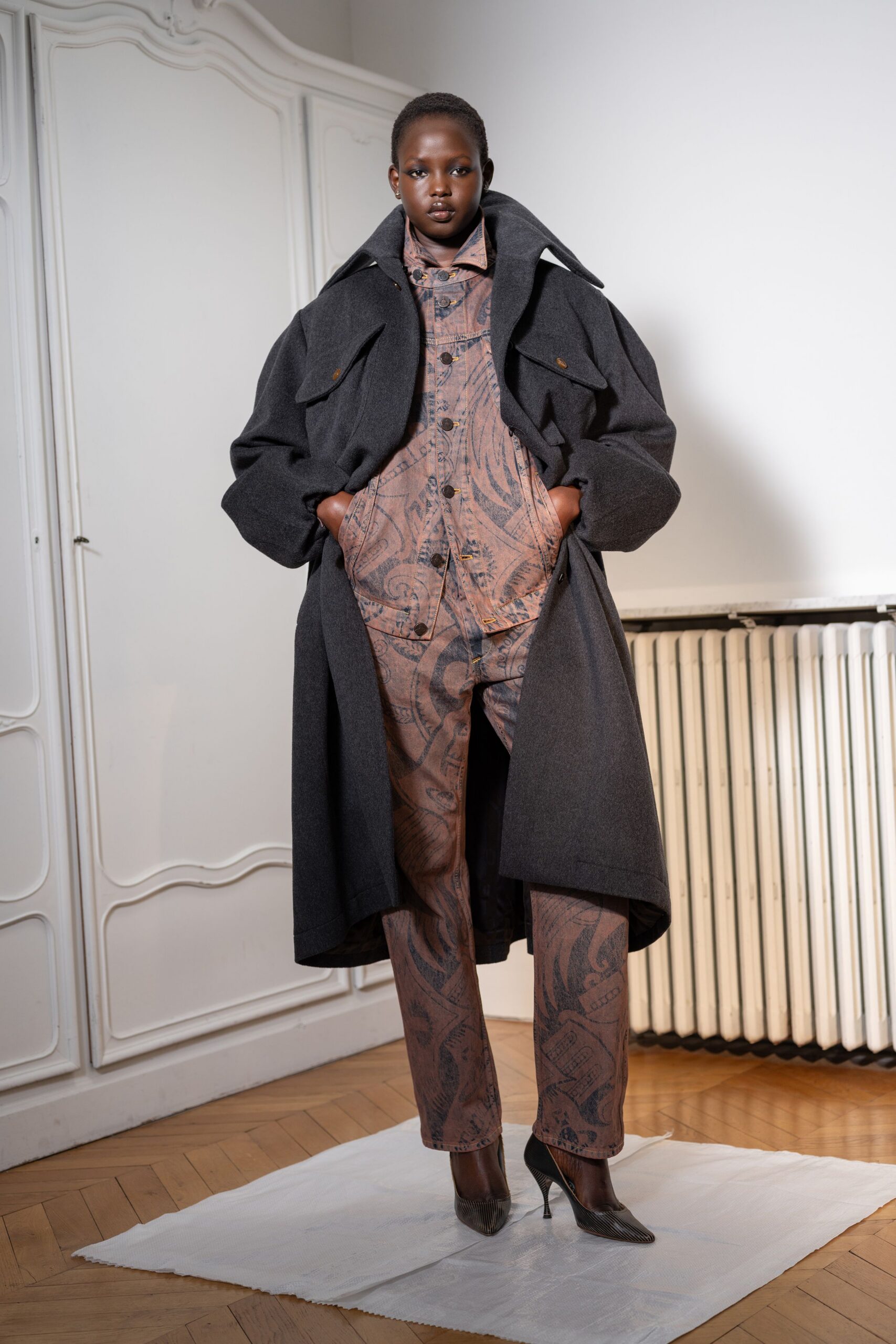 black wool long-sleeve collared oversized buttoned coat