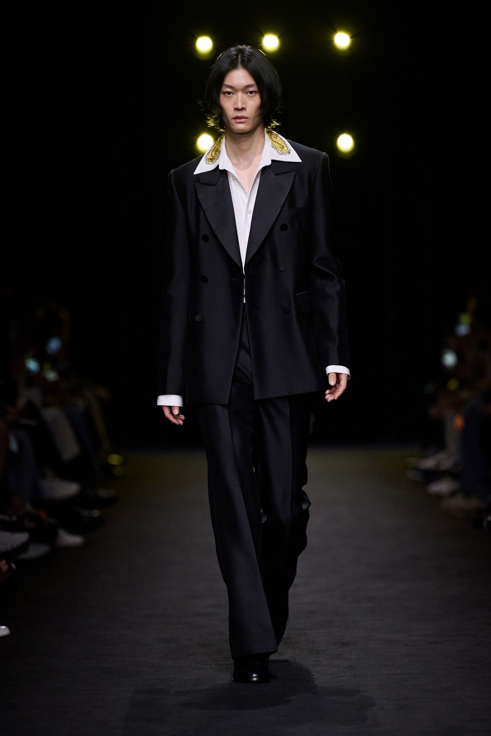 black wool long-sleeve collared tailored buttoned suit