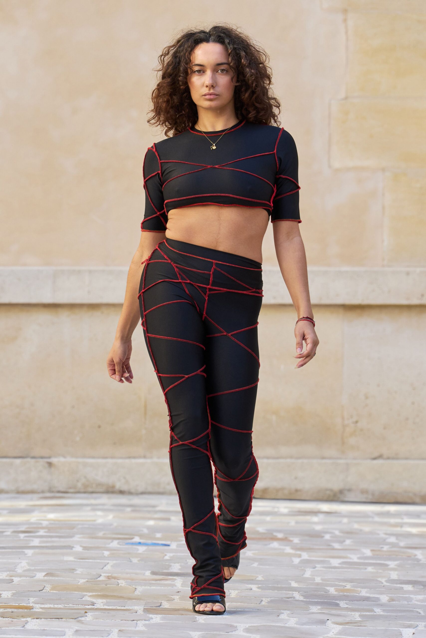 black cotton short-sleeve scoop-neck fitted zippered cropped crop-top