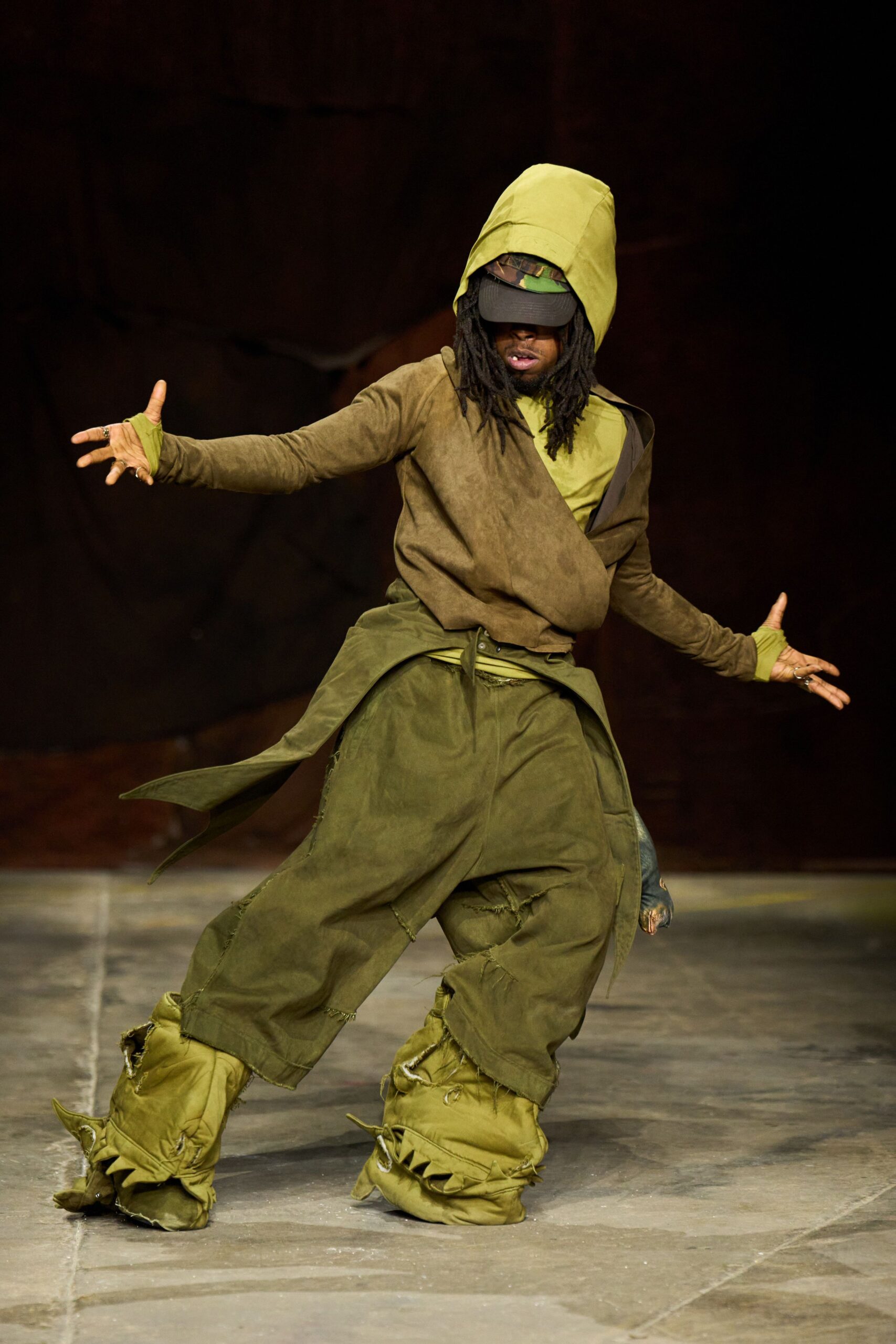 green cotton relaxed cargo pants