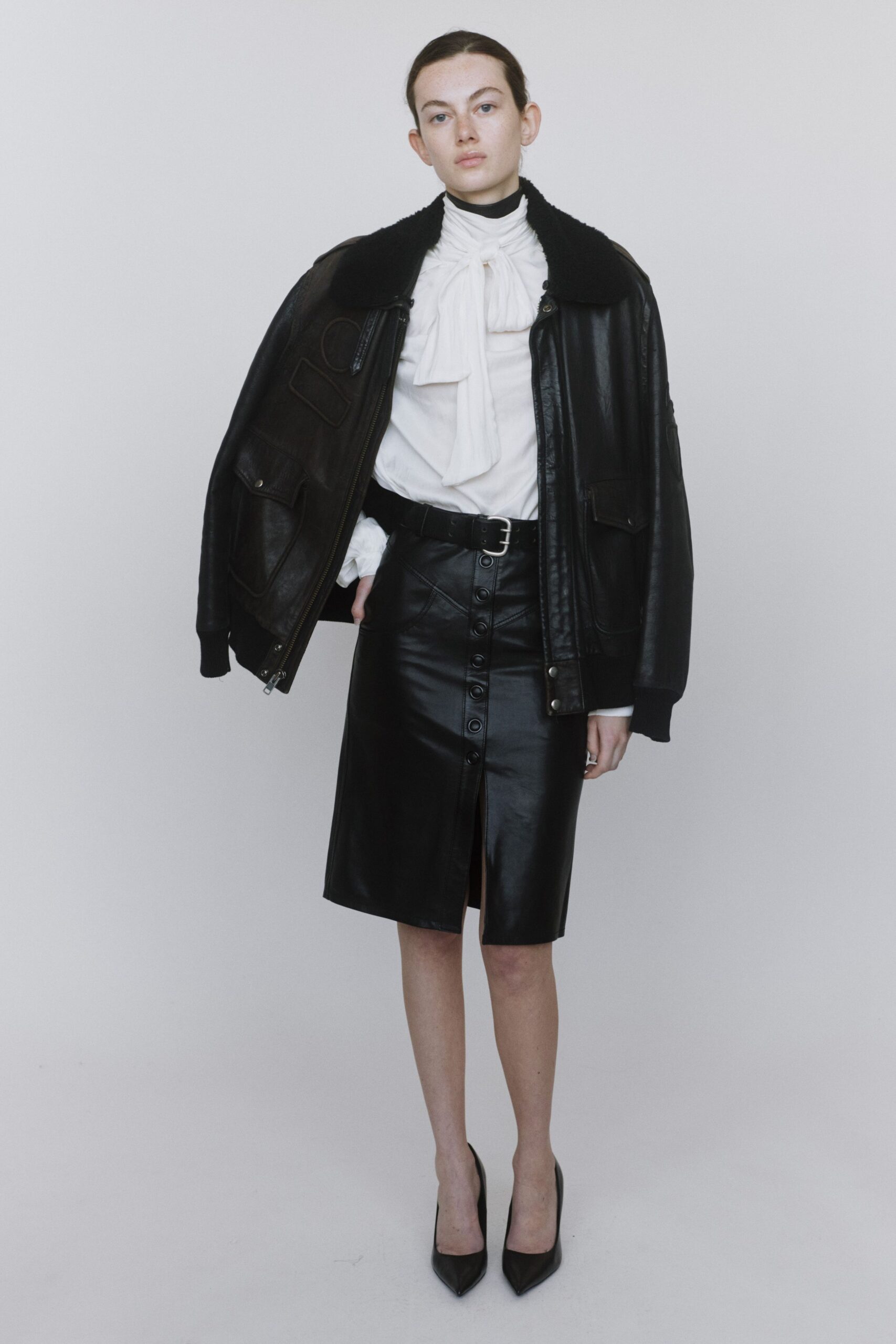 black leather slit fitted high-waisted buttoned skirt