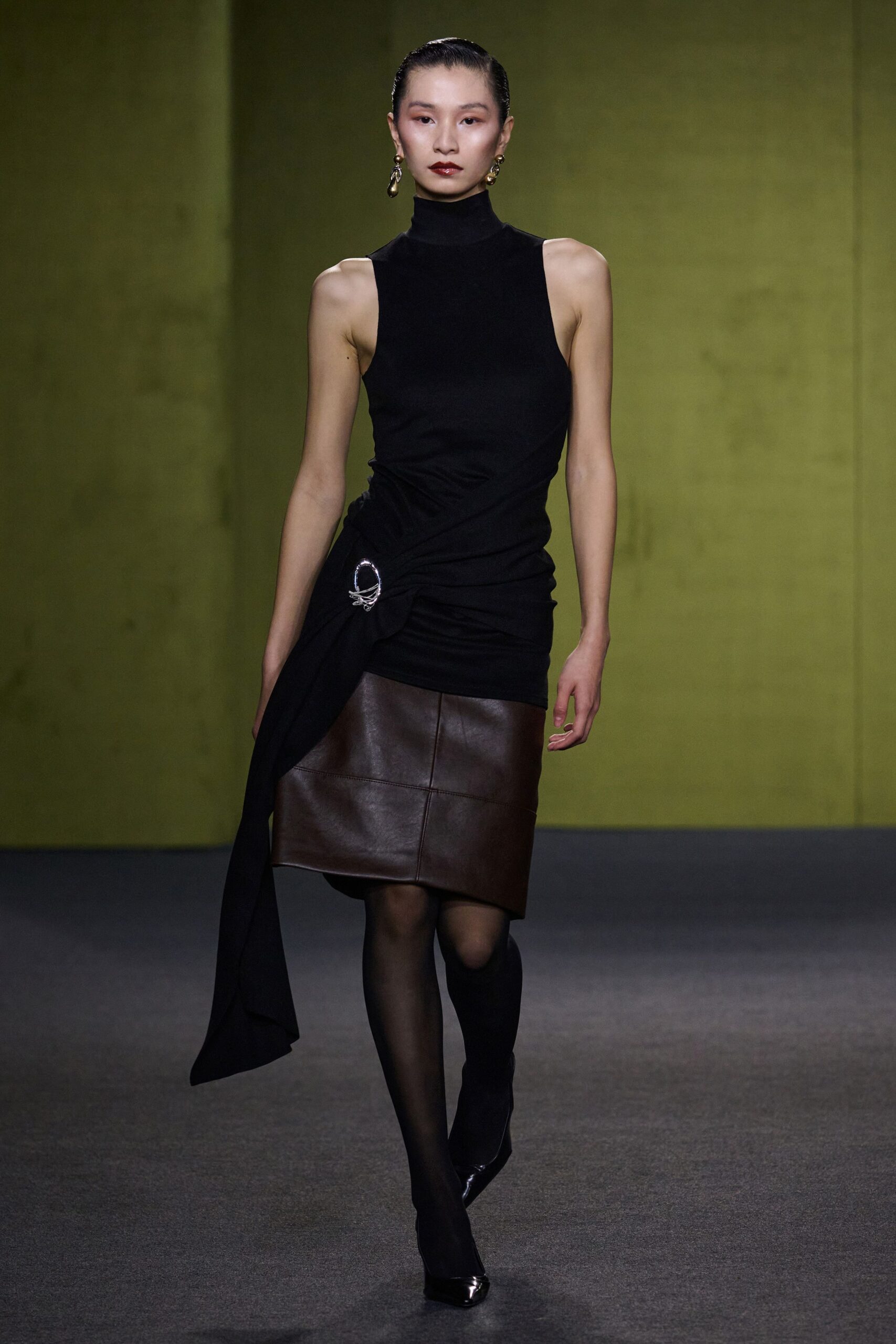 black leather sleeveless high-neck fitted ruched short dress