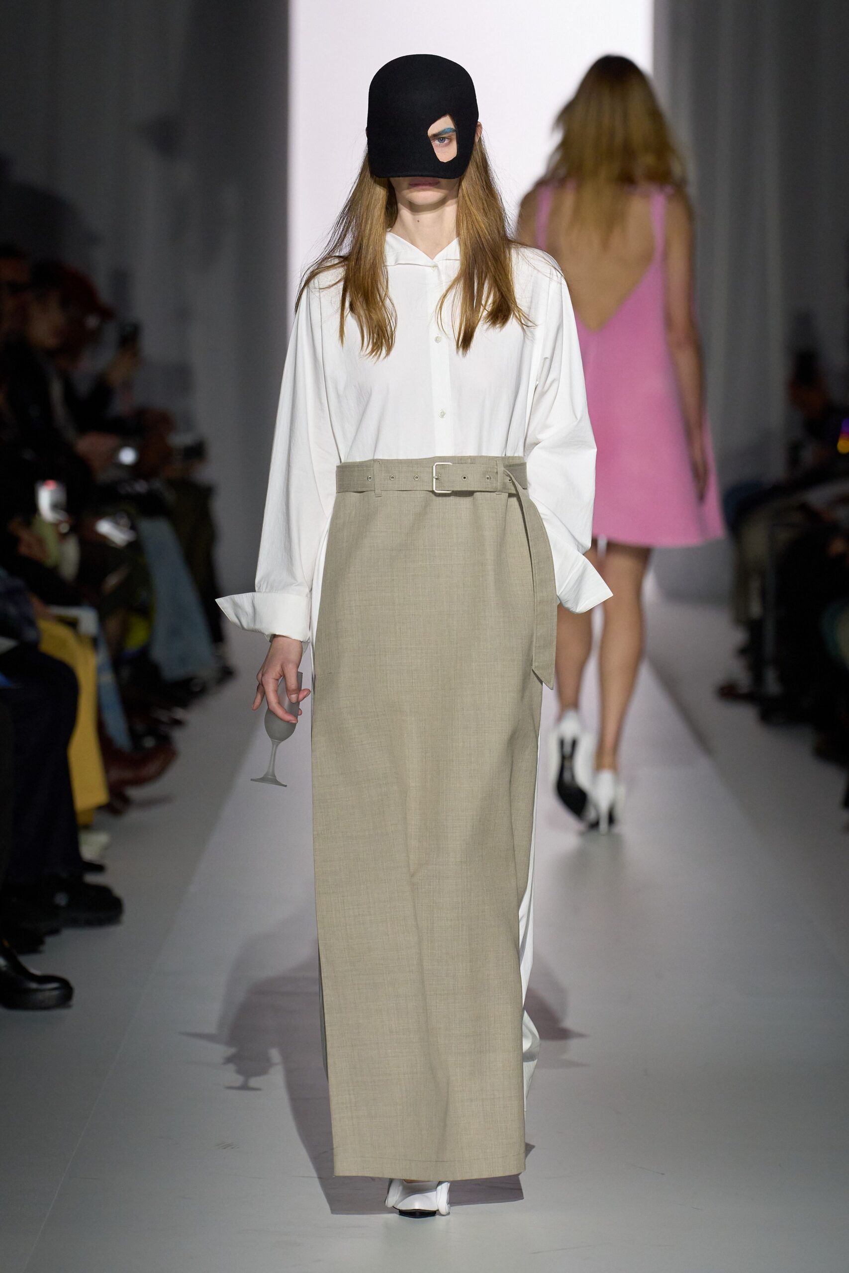 beige cotton fitted high-waisted belted skirt