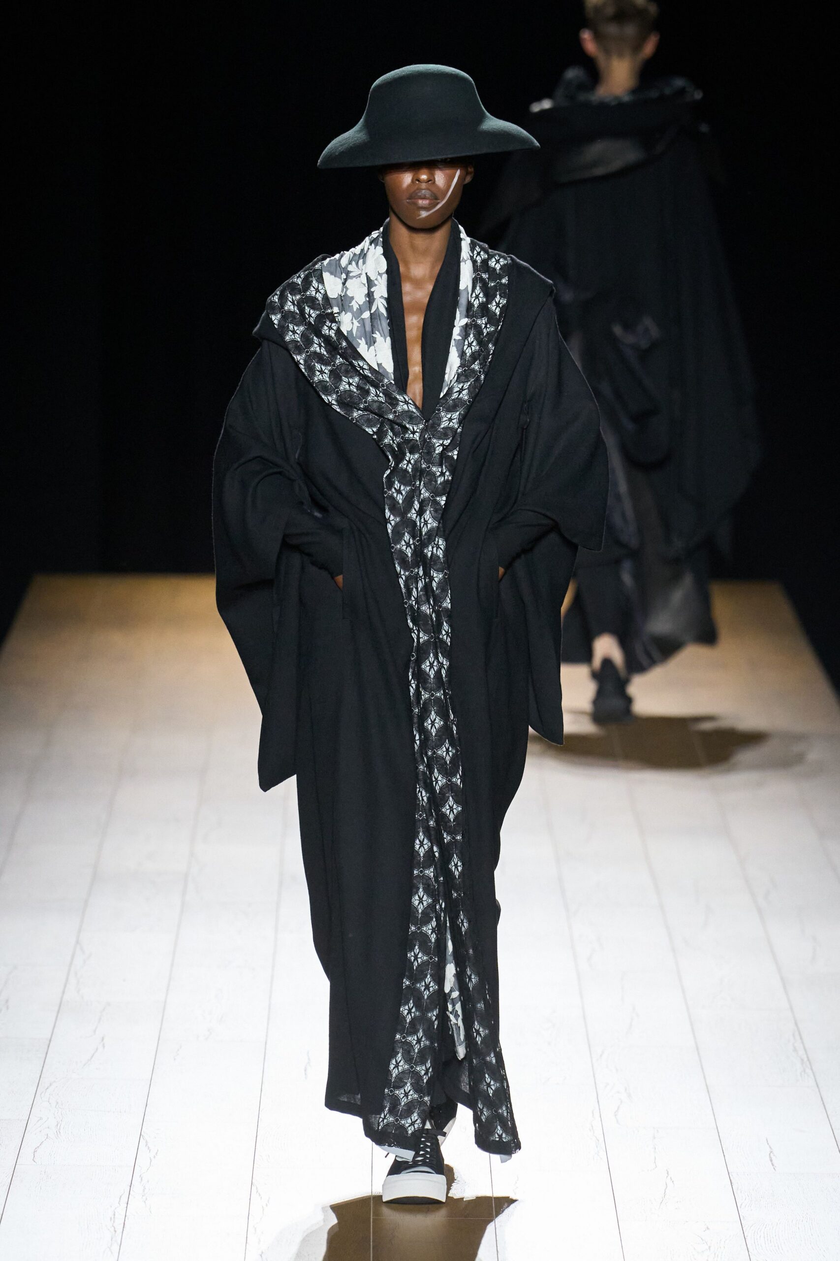 black silk long-sleeve collared relaxed layered printed coat