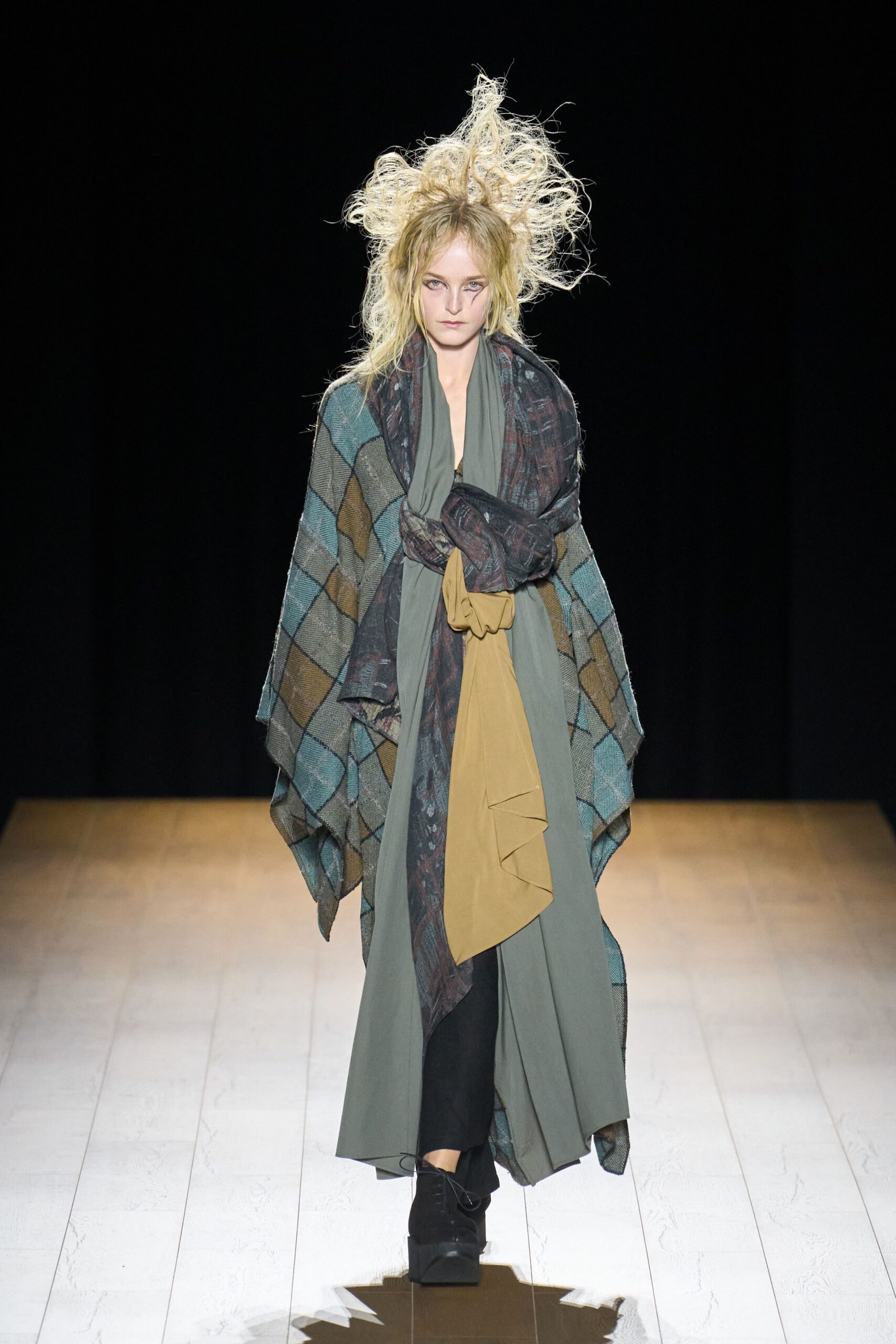 Yohji Yamamoto Fall 2026 Ready-to-Wear Look 19