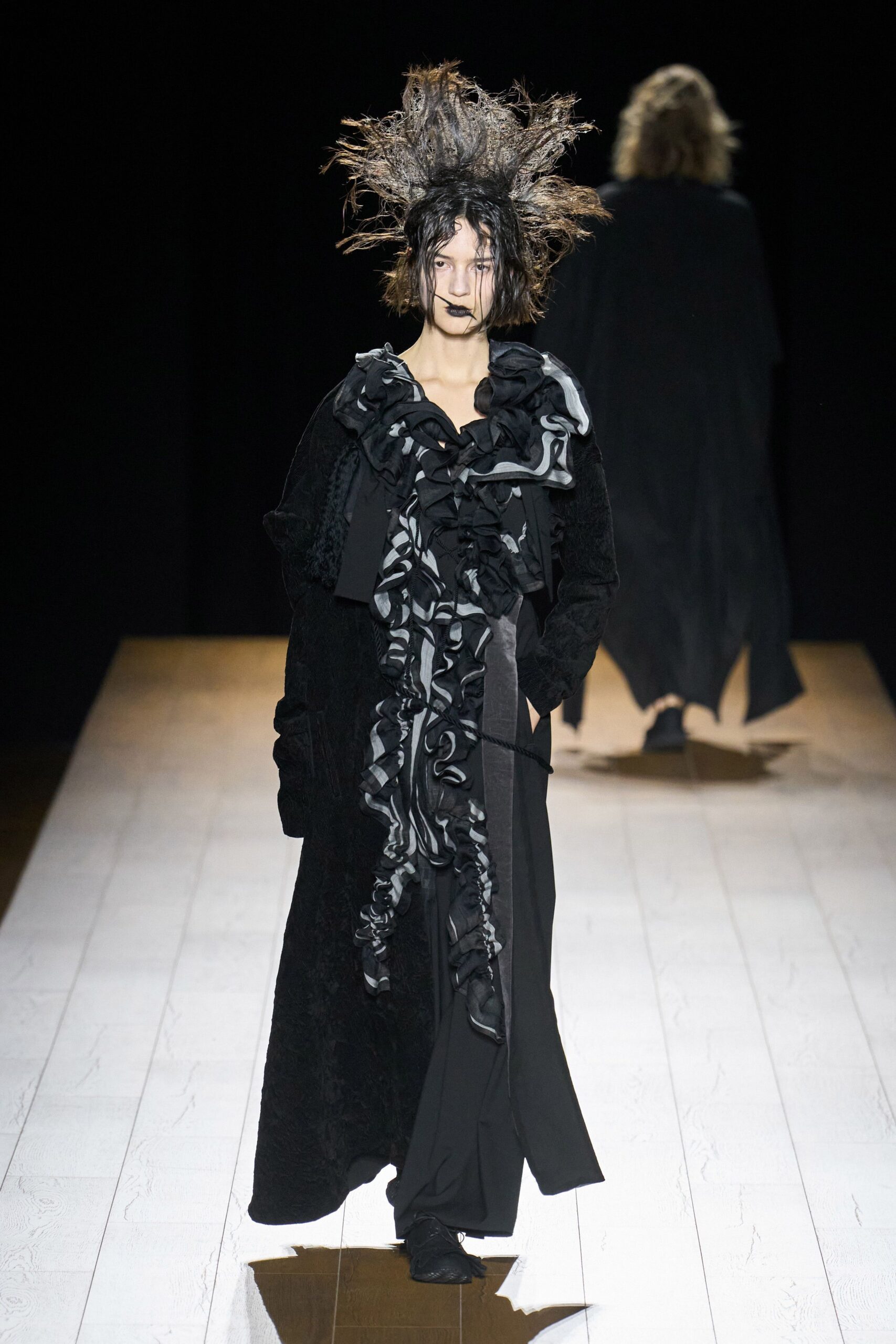 black faux-fur long-sleeve relaxed ruffled coat