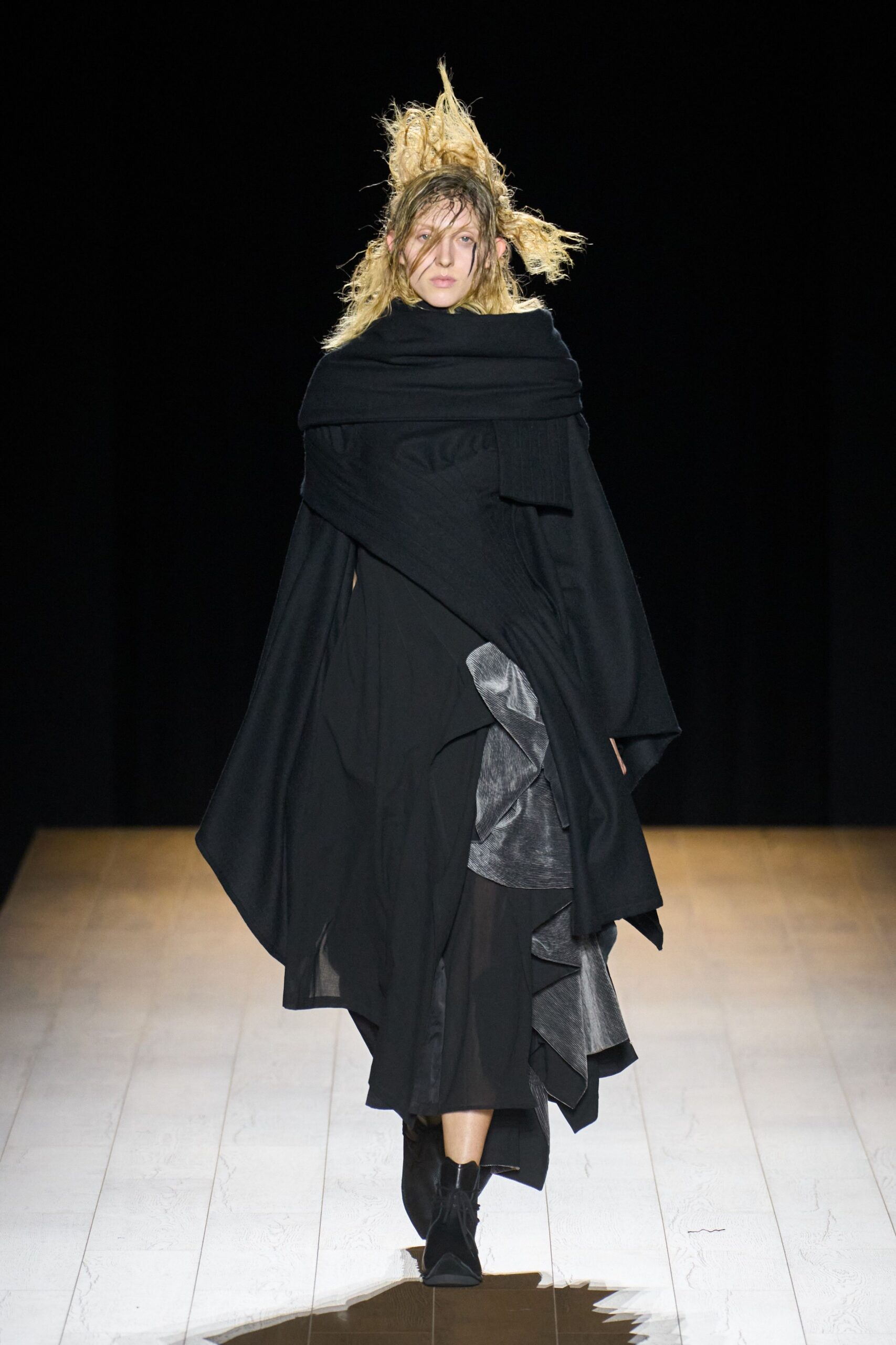 Yohji Yamamoto Fall 2026 Ready-to-Wear Look 32