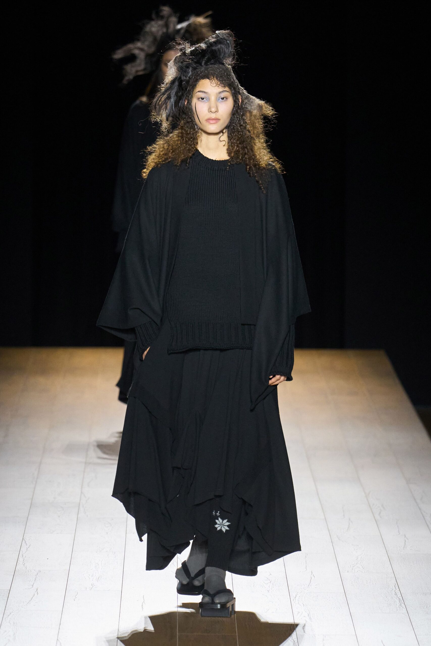 black cotton long-sleeve collared relaxed pleated top