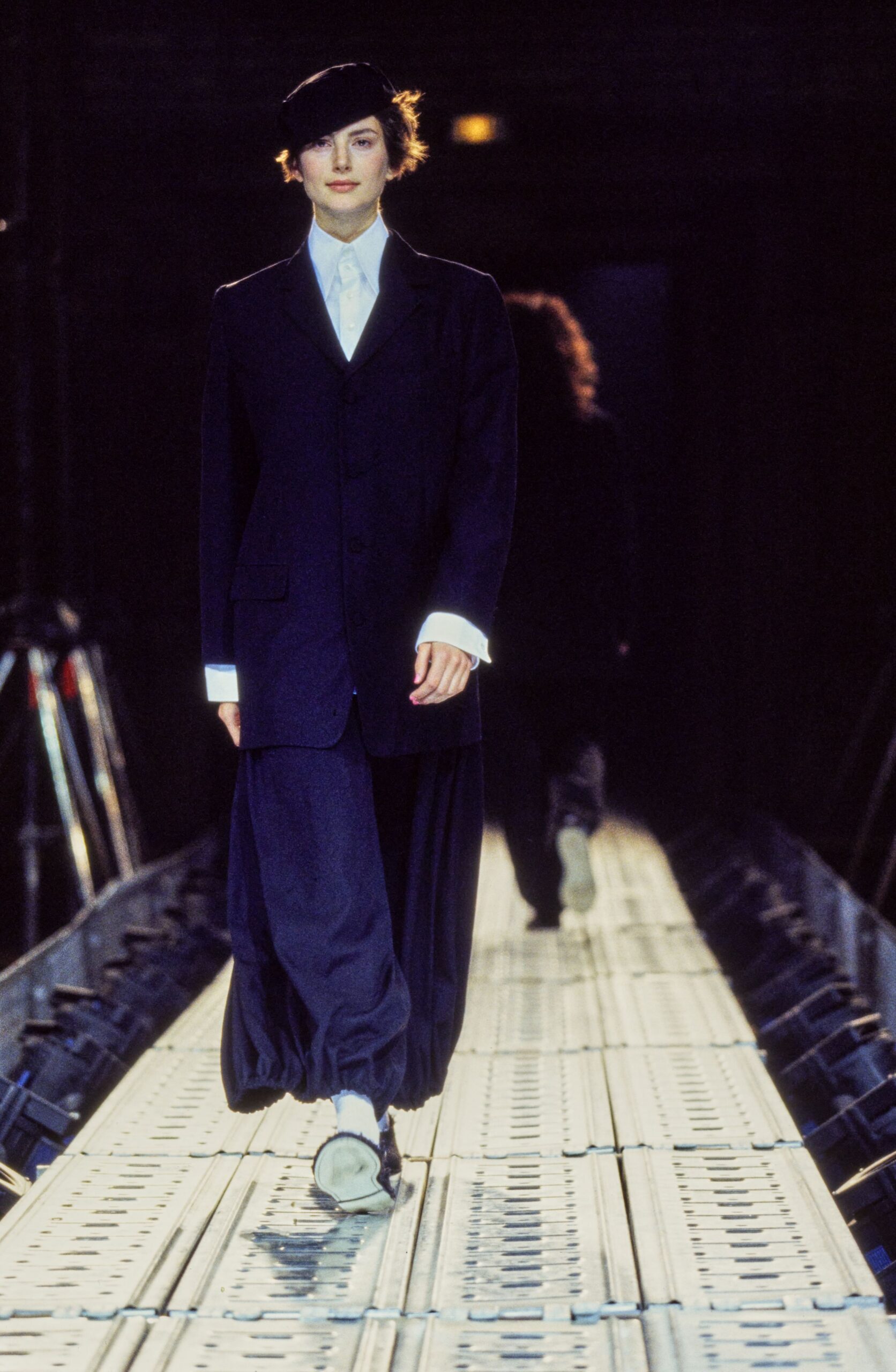 Yohji Yamamoto Spring 1997 Ready-to-Wear Look 17