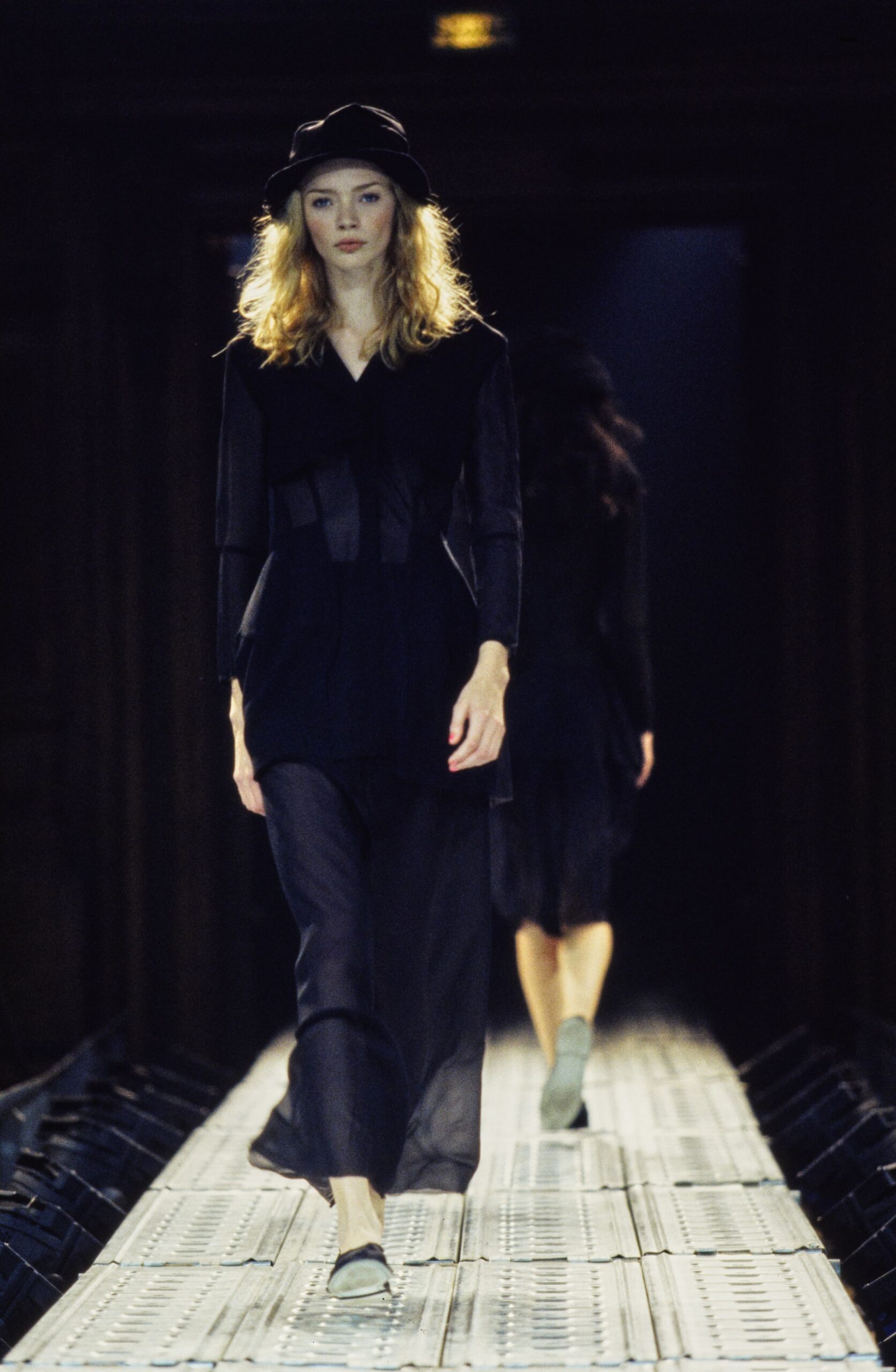 Yohji Yamamoto Spring 1997 Ready-to-Wear Look 23